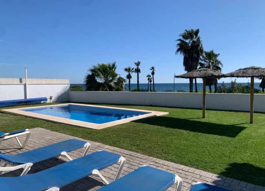 Resale - House - Detached Villa - Estepona - Estepona Centro