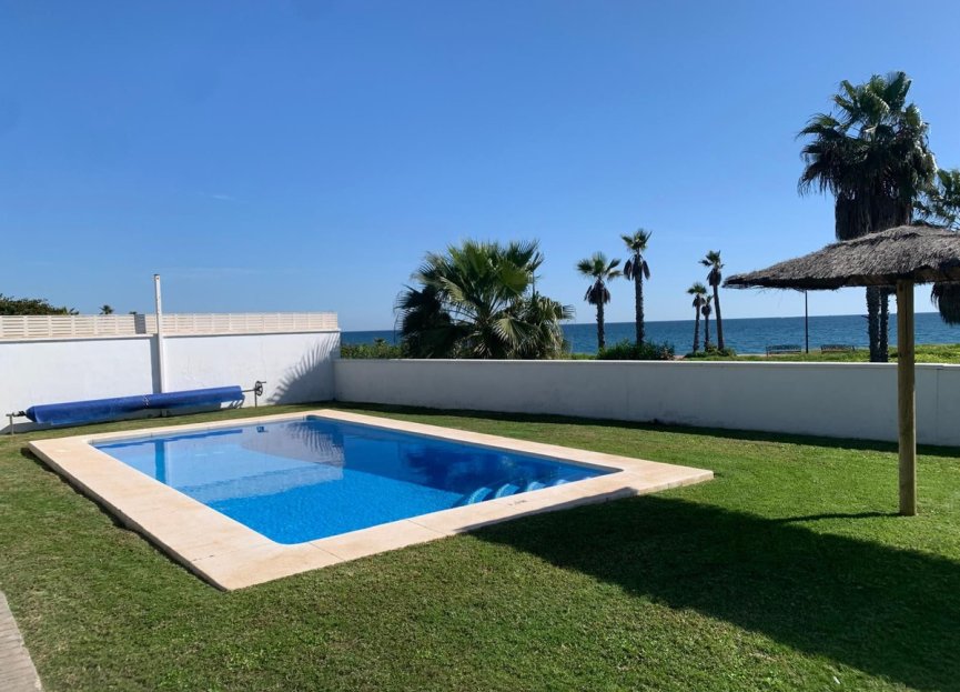 Resale - House - Detached Villa - Estepona - Estepona Centro