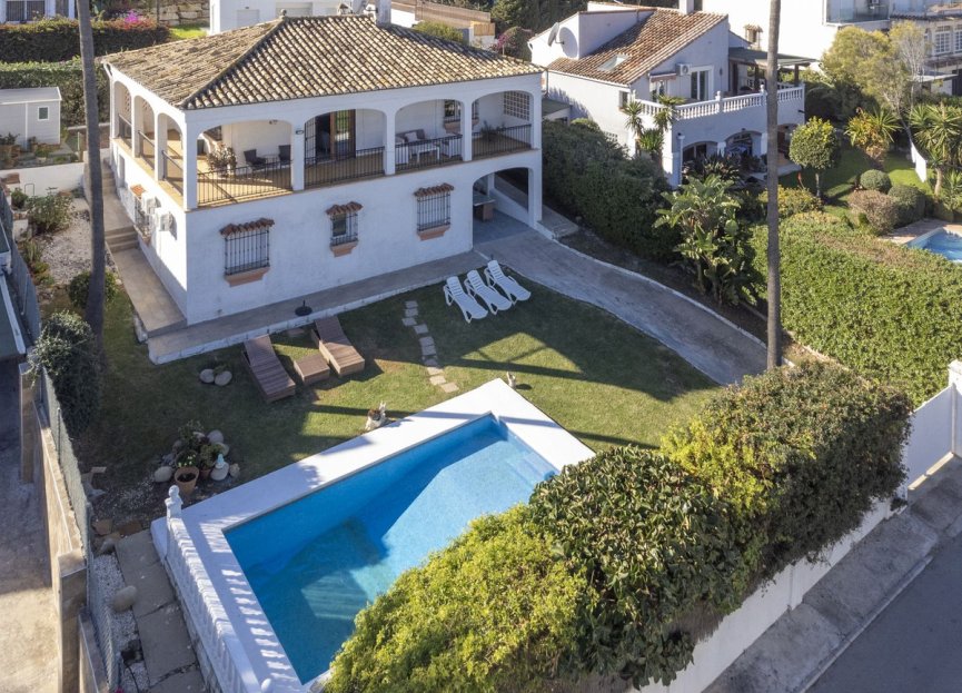 Resale - House - Detached Villa - Estepona - Estepona Centro