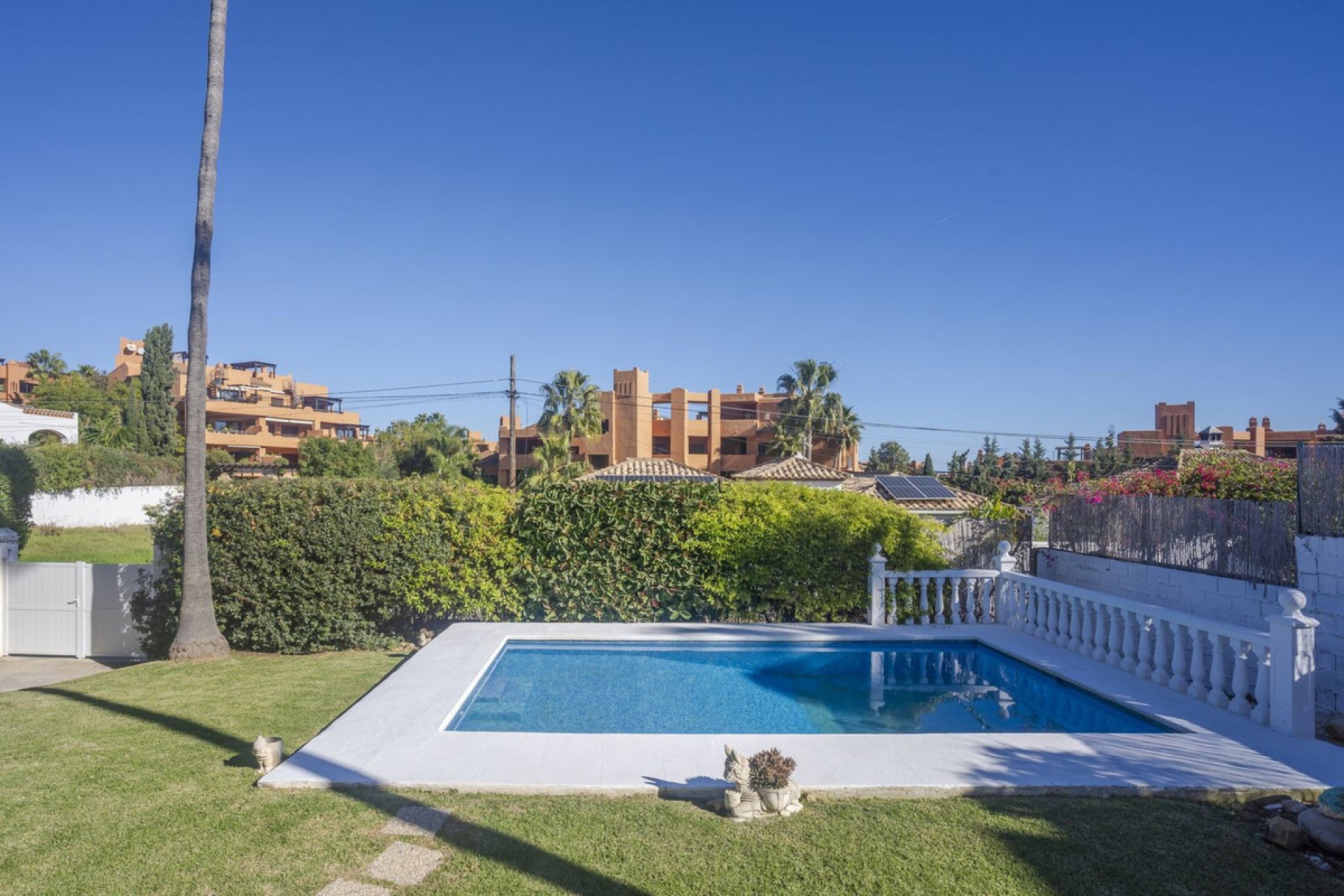 Resale - House - Detached Villa - Estepona - Estepona Centro