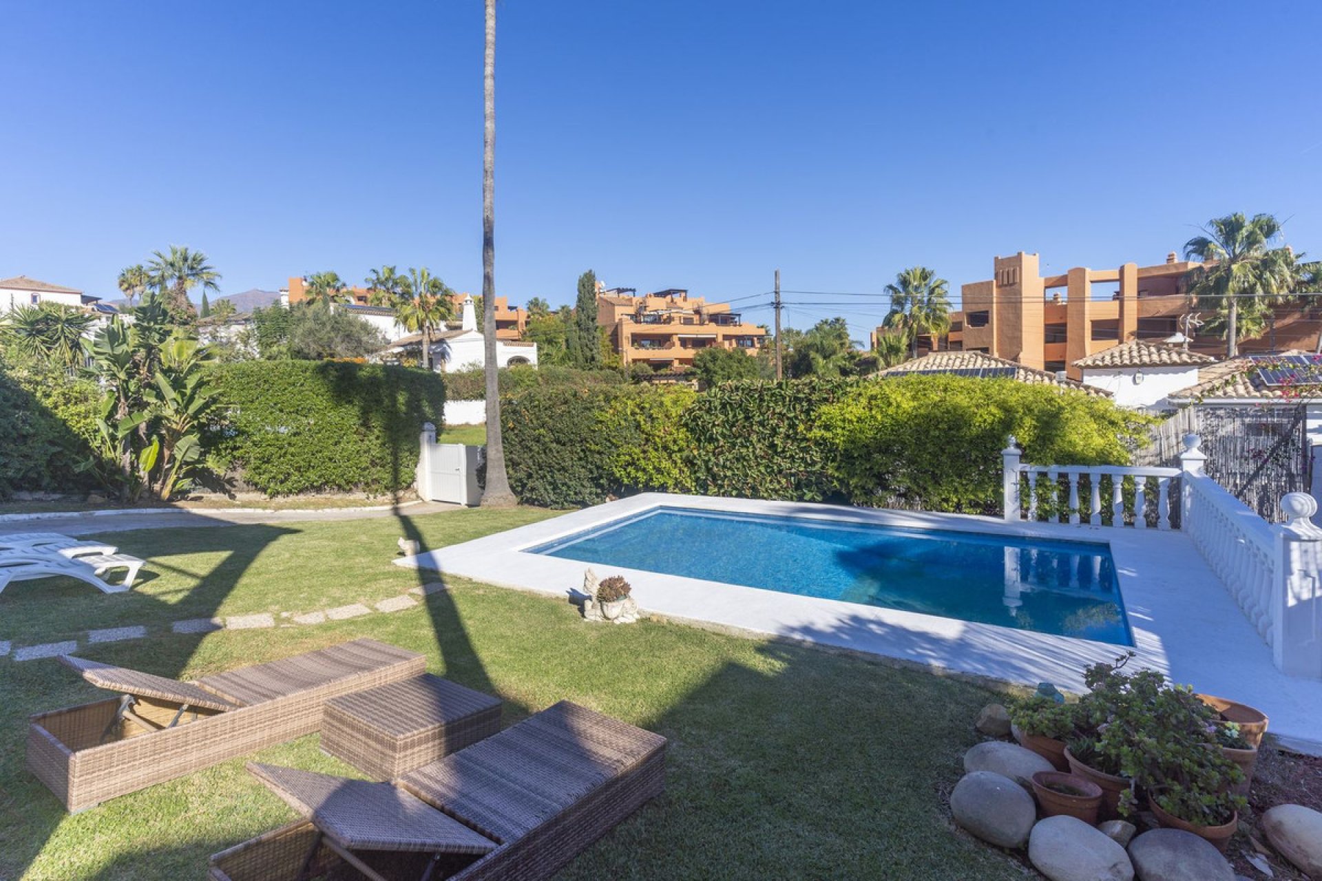 Resale - House - Detached Villa - Estepona - Estepona Centro