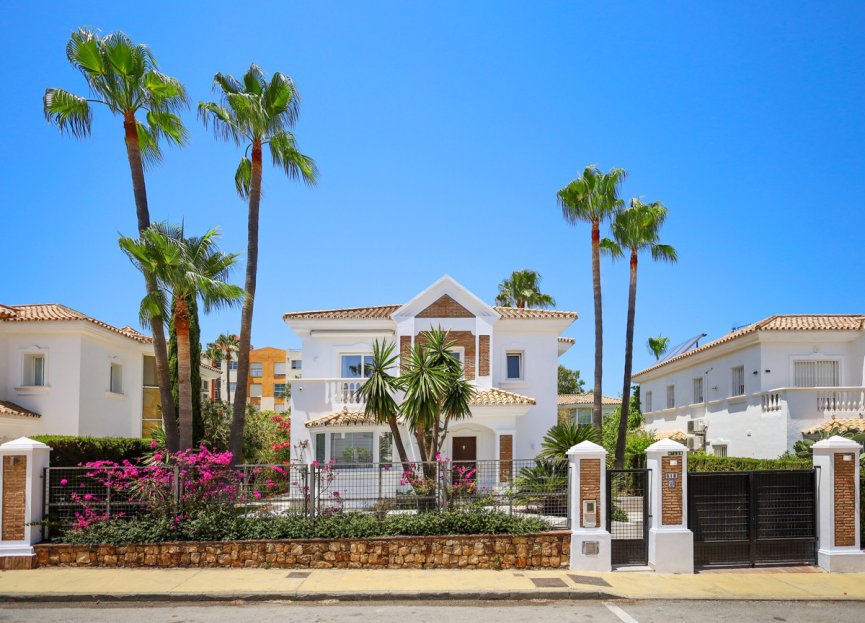 Resale - House - Detached Villa - Estepona - Estepona Centro