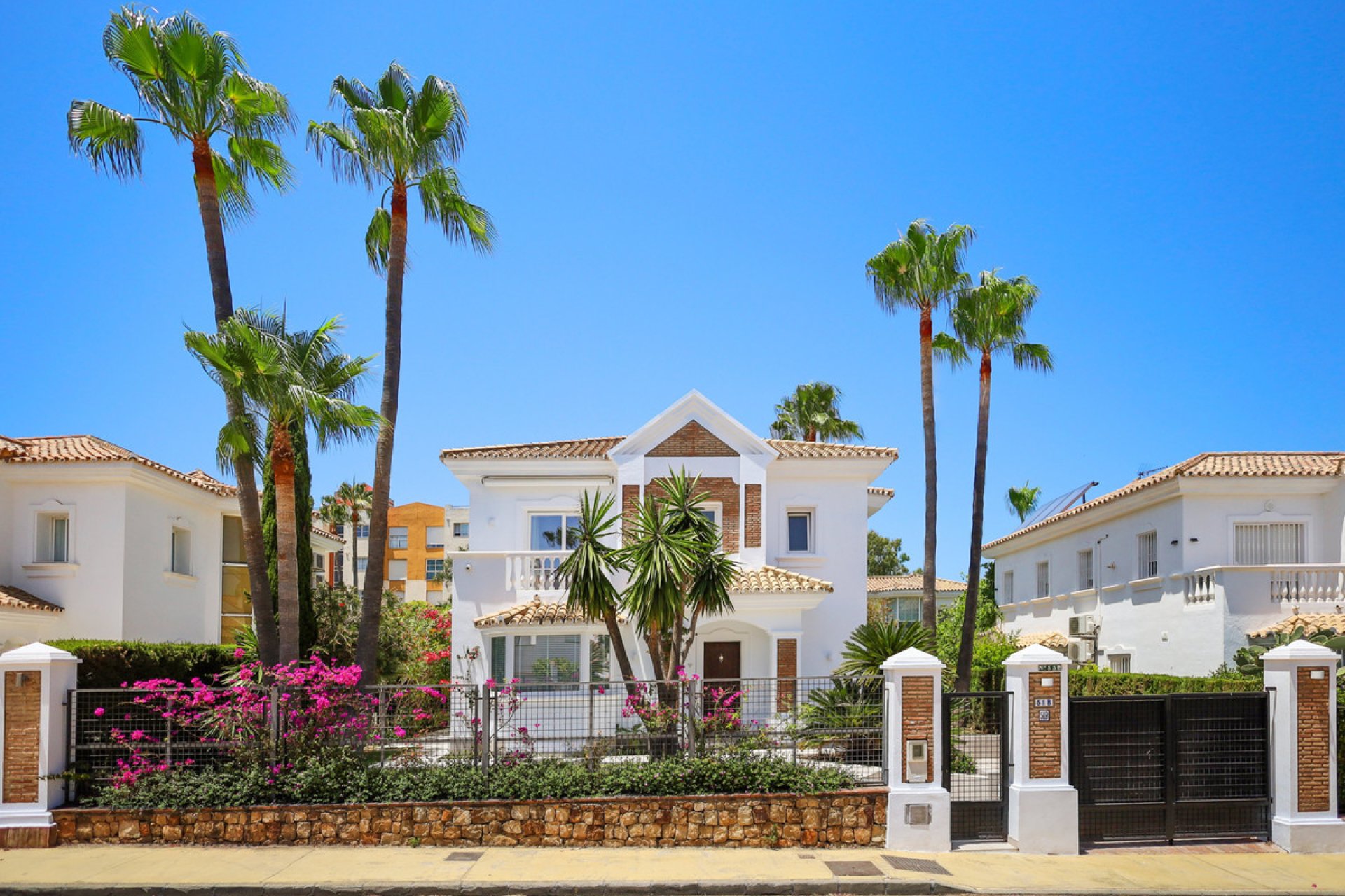 Resale - House - Detached Villa - Estepona - Estepona Centro