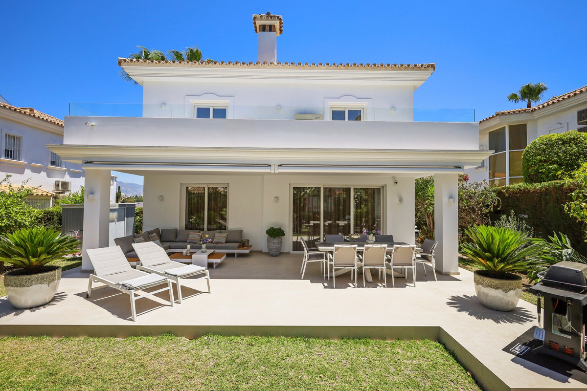 Resale - House - Detached Villa - Estepona - Estepona Centro