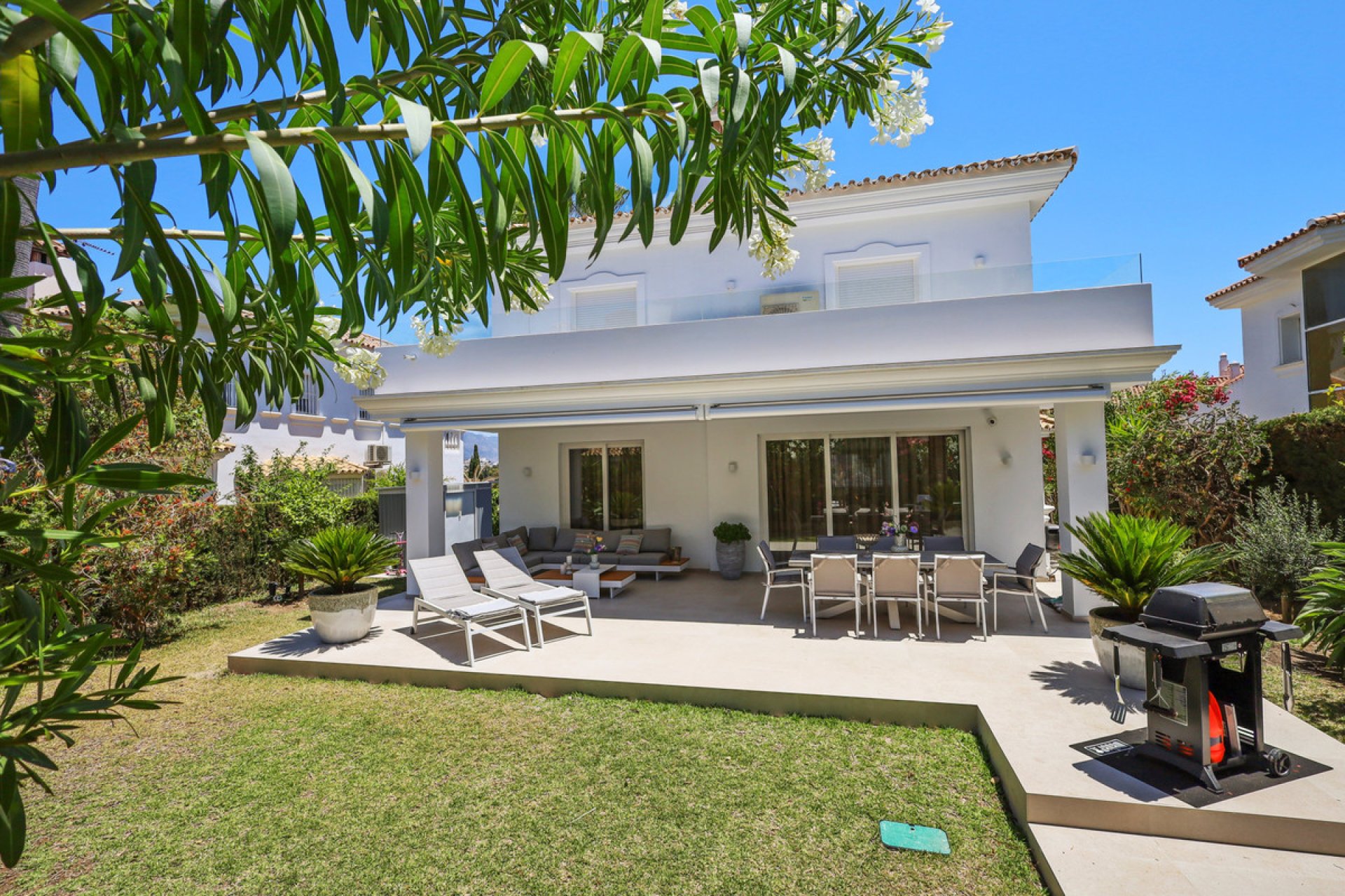 Resale - House - Detached Villa - Estepona - Estepona Centro