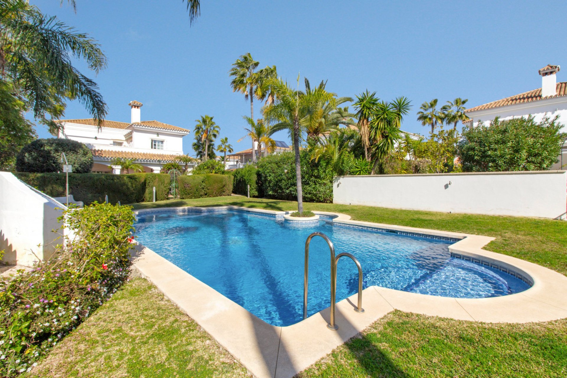 Resale - House - Detached Villa - Estepona - Estepona Centro