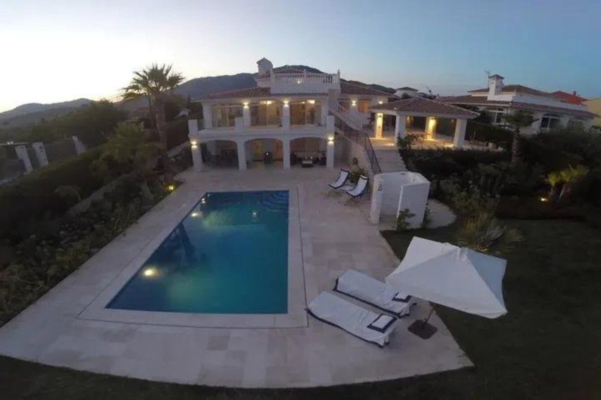 Resale - House - Detached Villa - Estepona - Estepona Centro