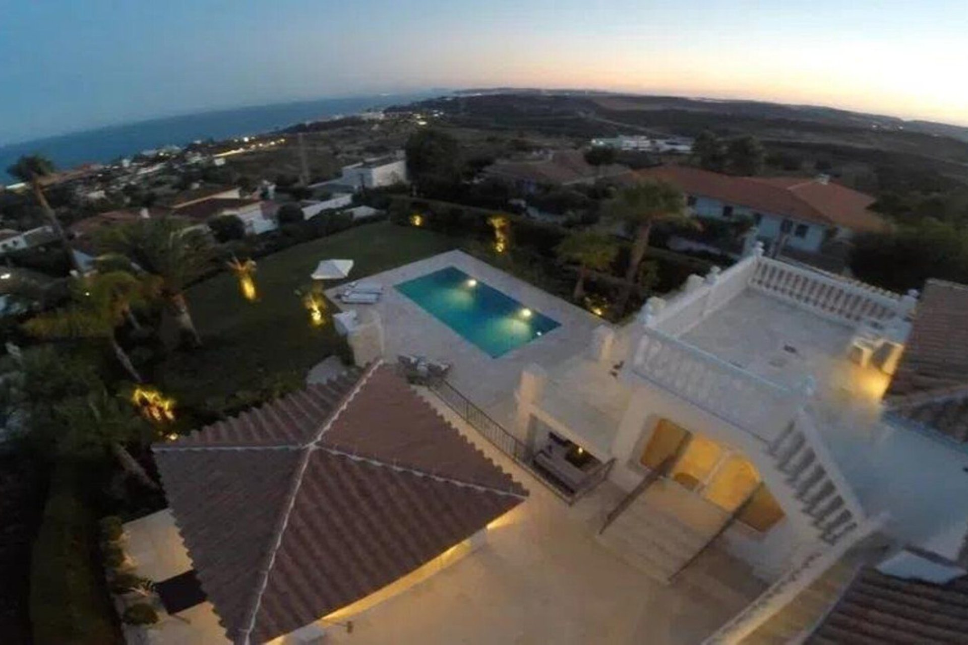 Resale - House - Detached Villa - Estepona - Estepona Centro