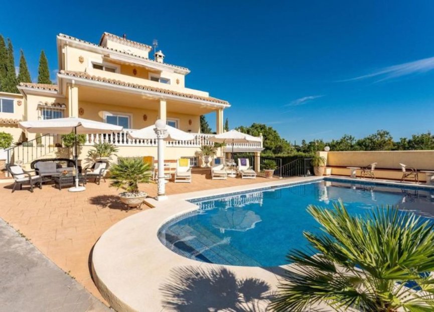 Resale - House - Detached Villa - Estepona - Estepona Centro