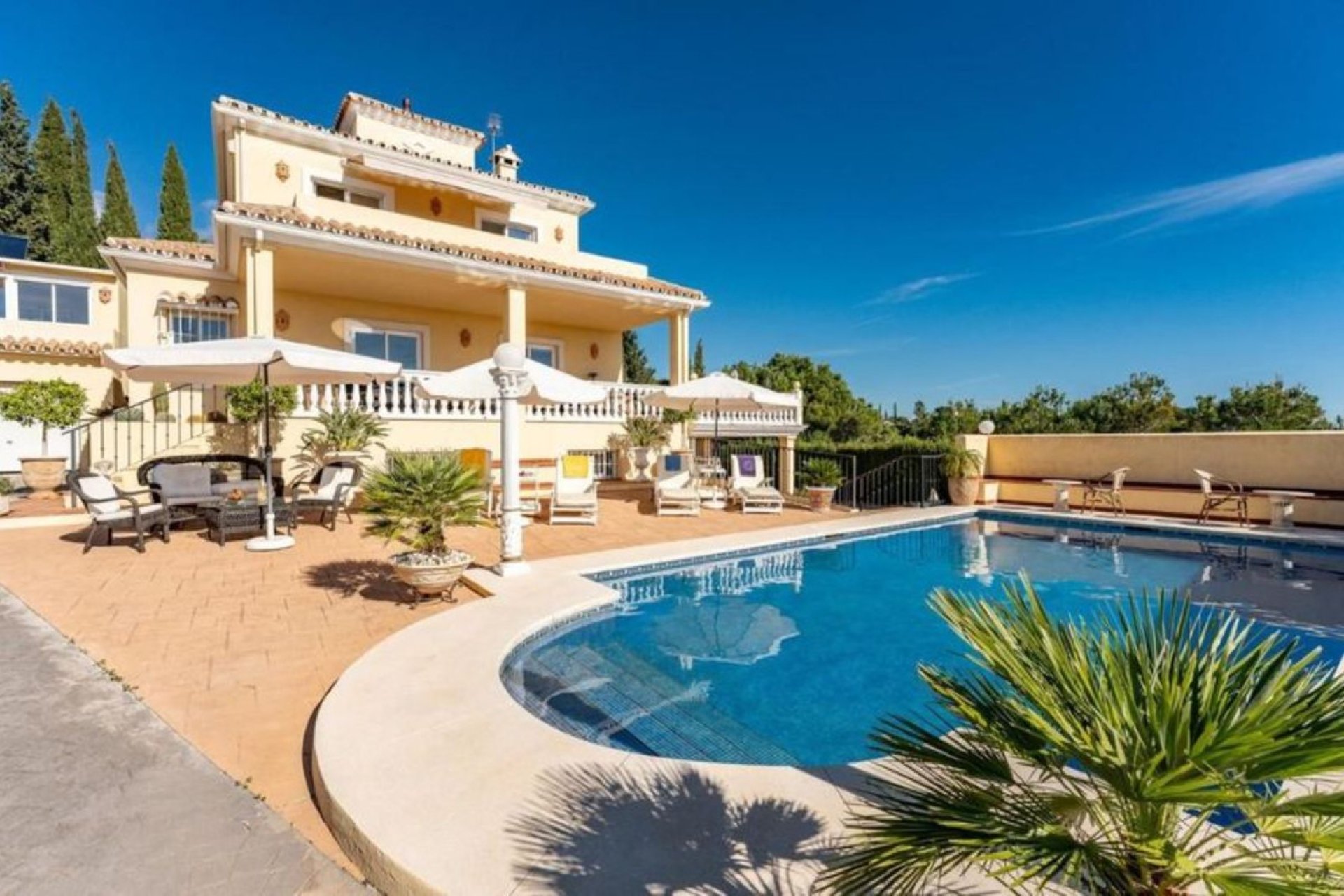 Resale - House - Detached Villa - Estepona - Estepona Centro