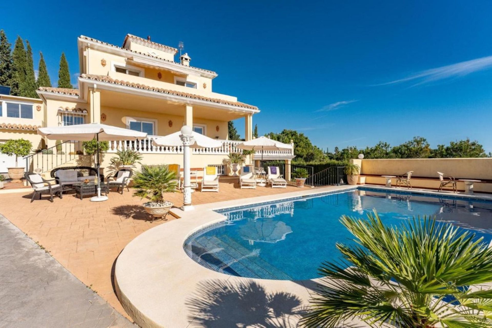 Resale - House - Detached Villa - Estepona - Estepona Centro