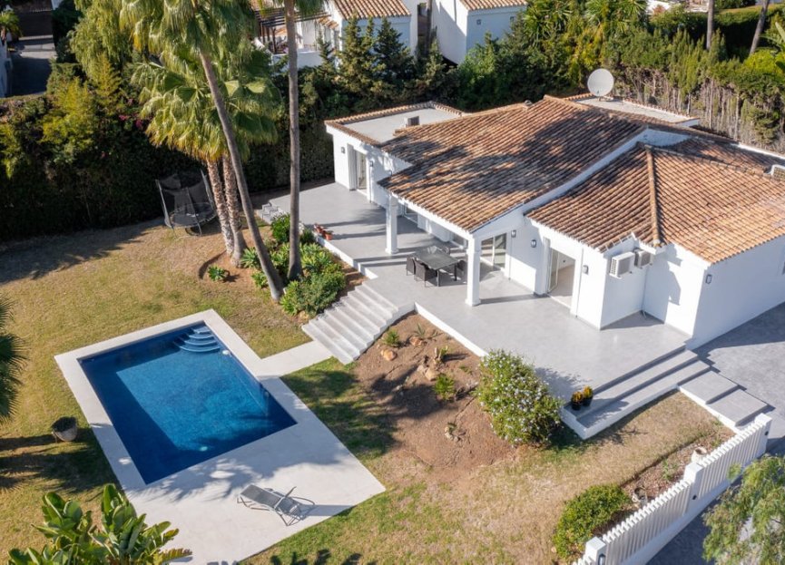 Resale - House - Detached Villa - Estepona - Estepona Centro