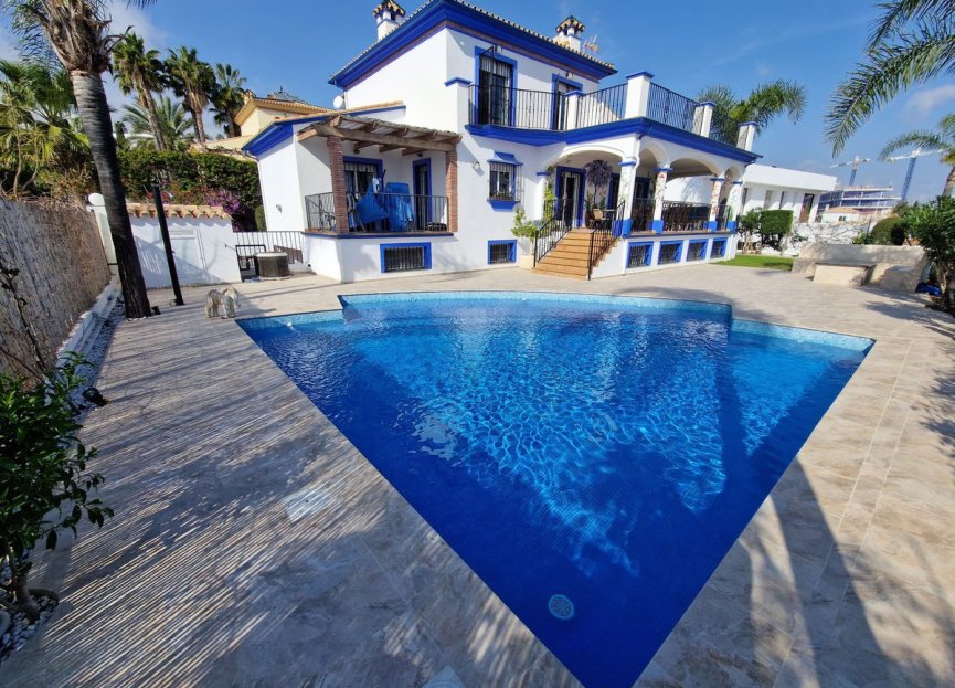 Resale - House - Detached Villa - Estepona - Estepona Centro