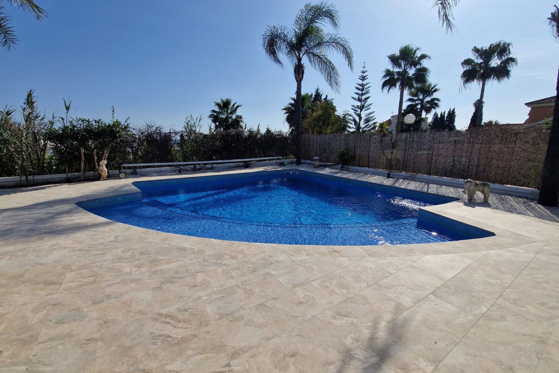 Resale - House - Detached Villa - Estepona - Estepona Centro