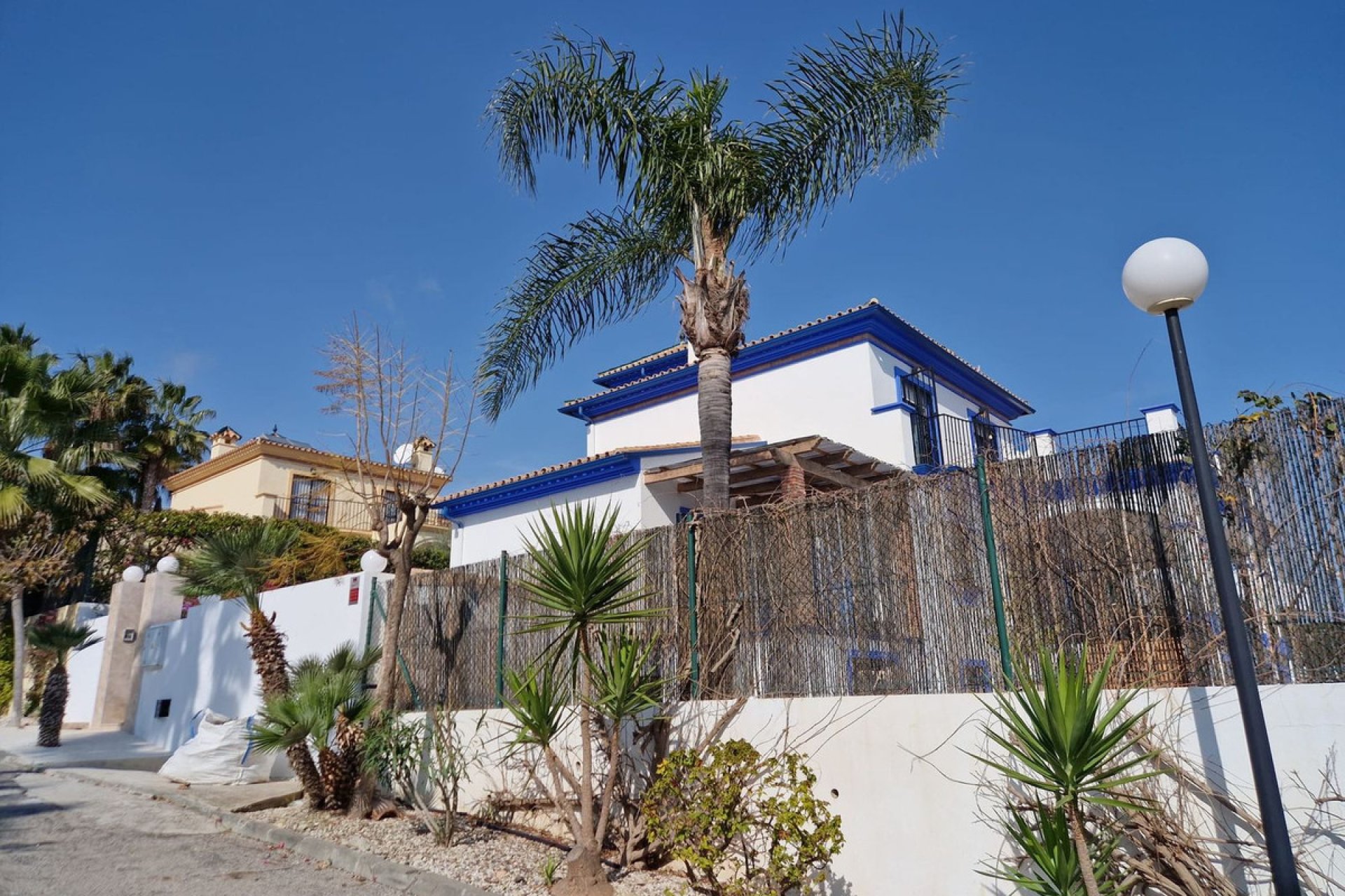 Resale - House - Detached Villa - Estepona - Estepona Centro