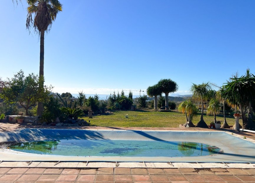 Resale - House - Detached Villa - Estepona - Estepona Centro