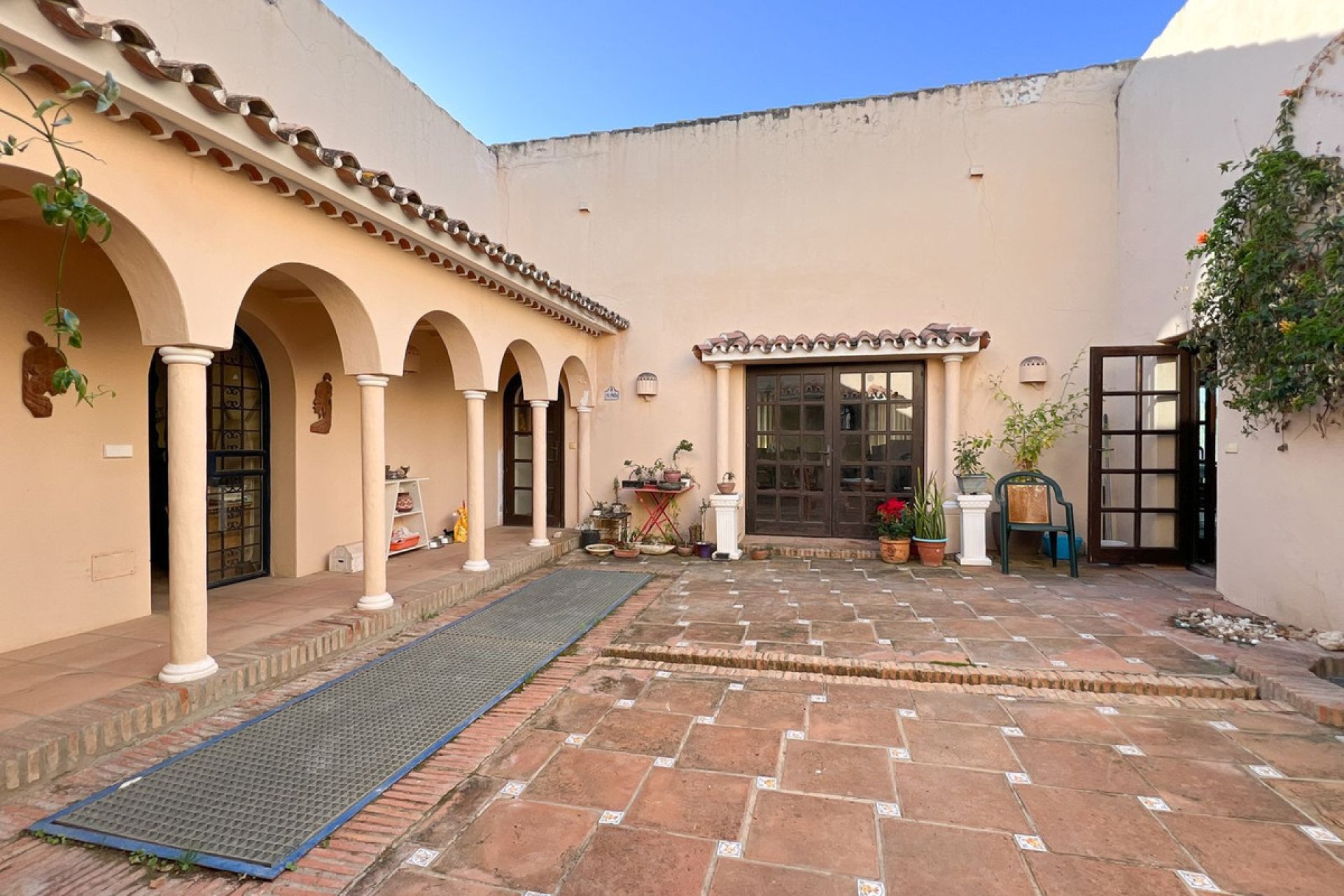 Resale - House - Detached Villa - Estepona - Estepona Centro