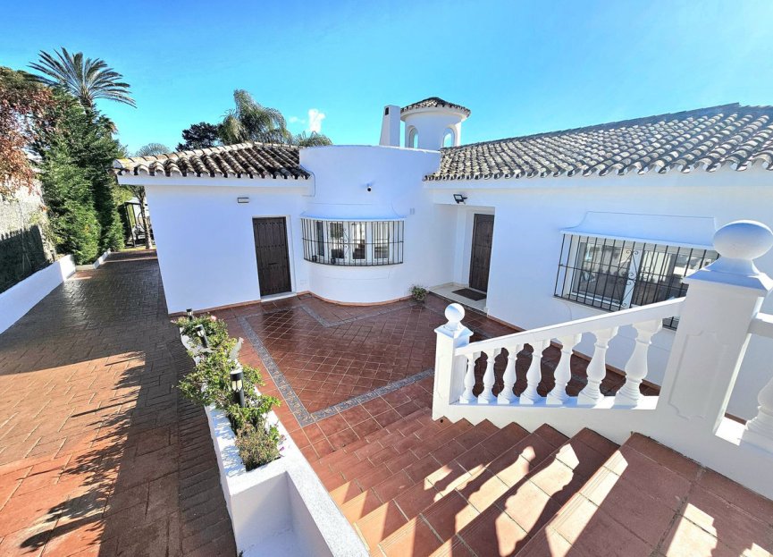 Resale - House - Detached Villa - Estepona - Estepona Centro