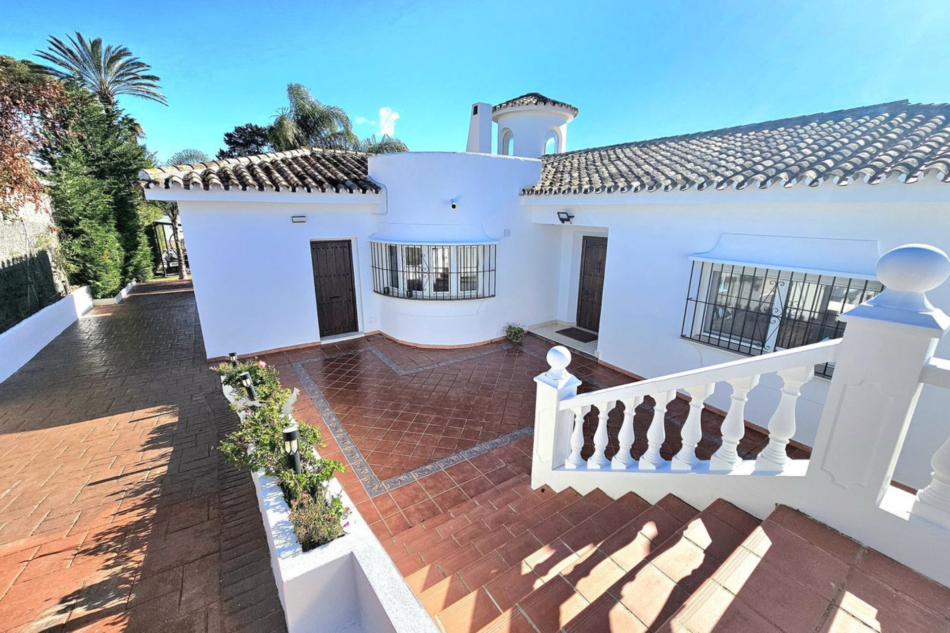 Resale - House - Detached Villa - Estepona - Estepona Centro