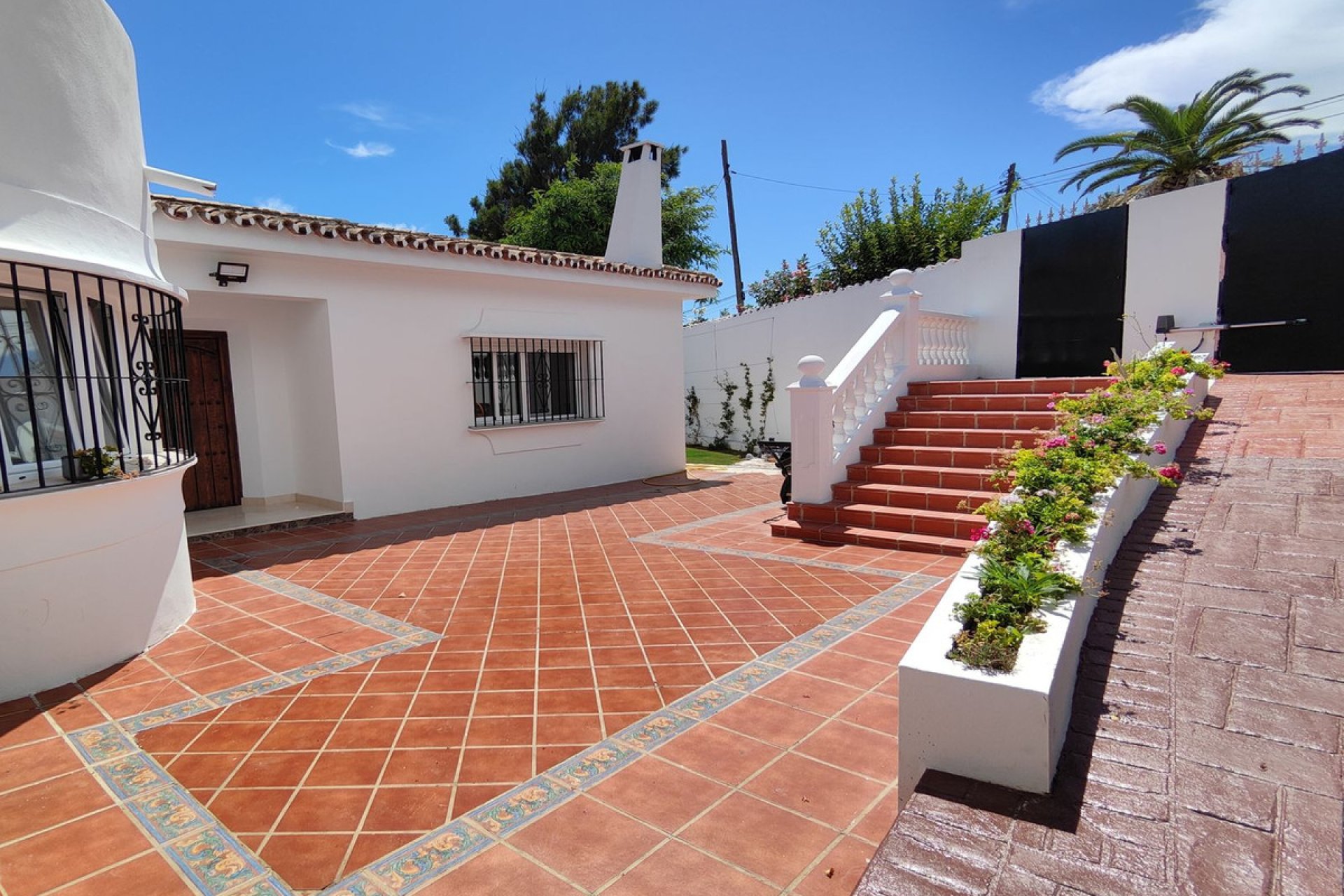 Resale - House - Detached Villa - Estepona - Estepona Centro