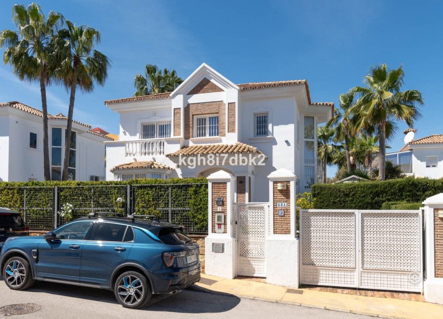 Resale - House - Detached Villa - Estepona - Estepona Centro