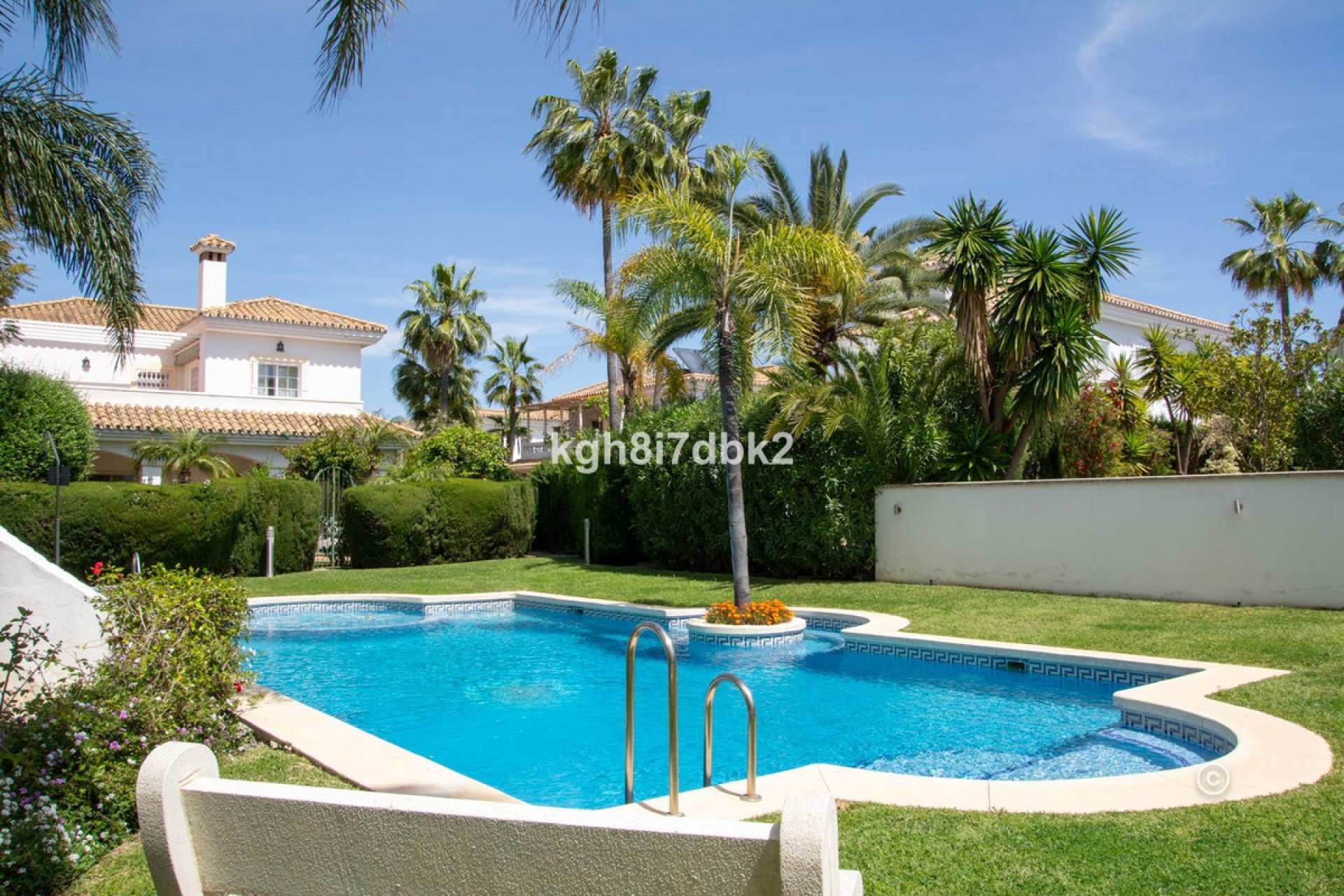 Resale - House - Detached Villa - Estepona - Estepona Centro
