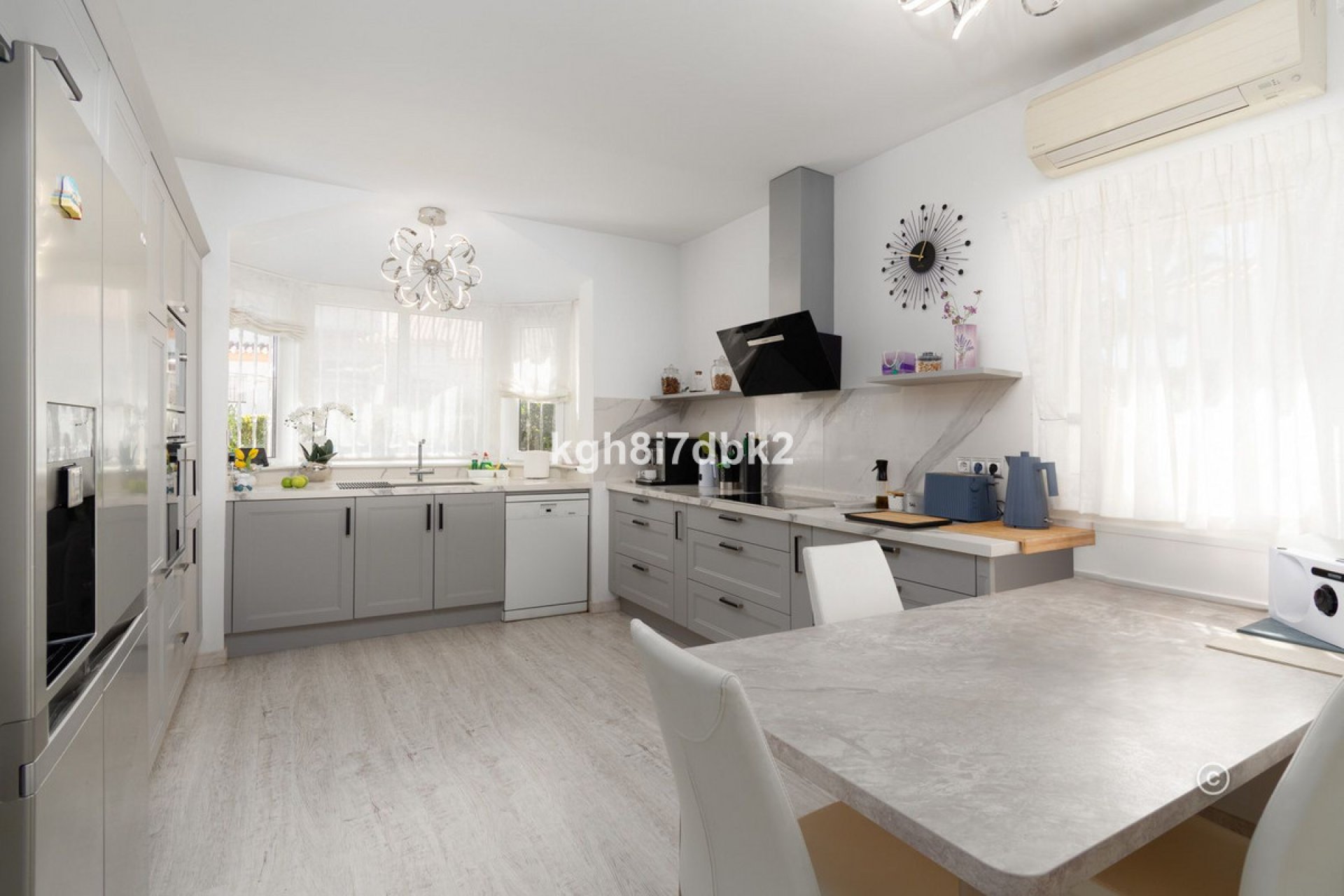 Resale - House - Detached Villa - Estepona - Estepona Centro