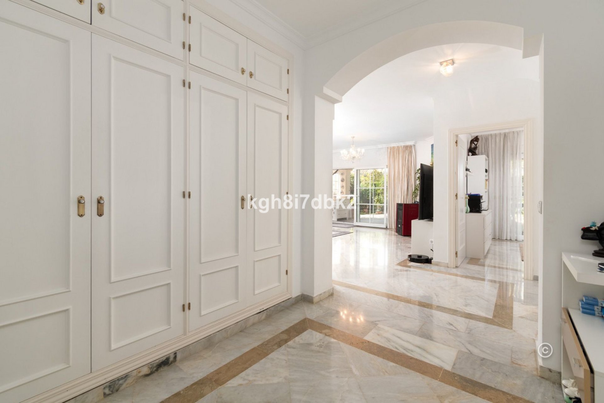 Resale - House - Detached Villa - Estepona - Estepona Centro