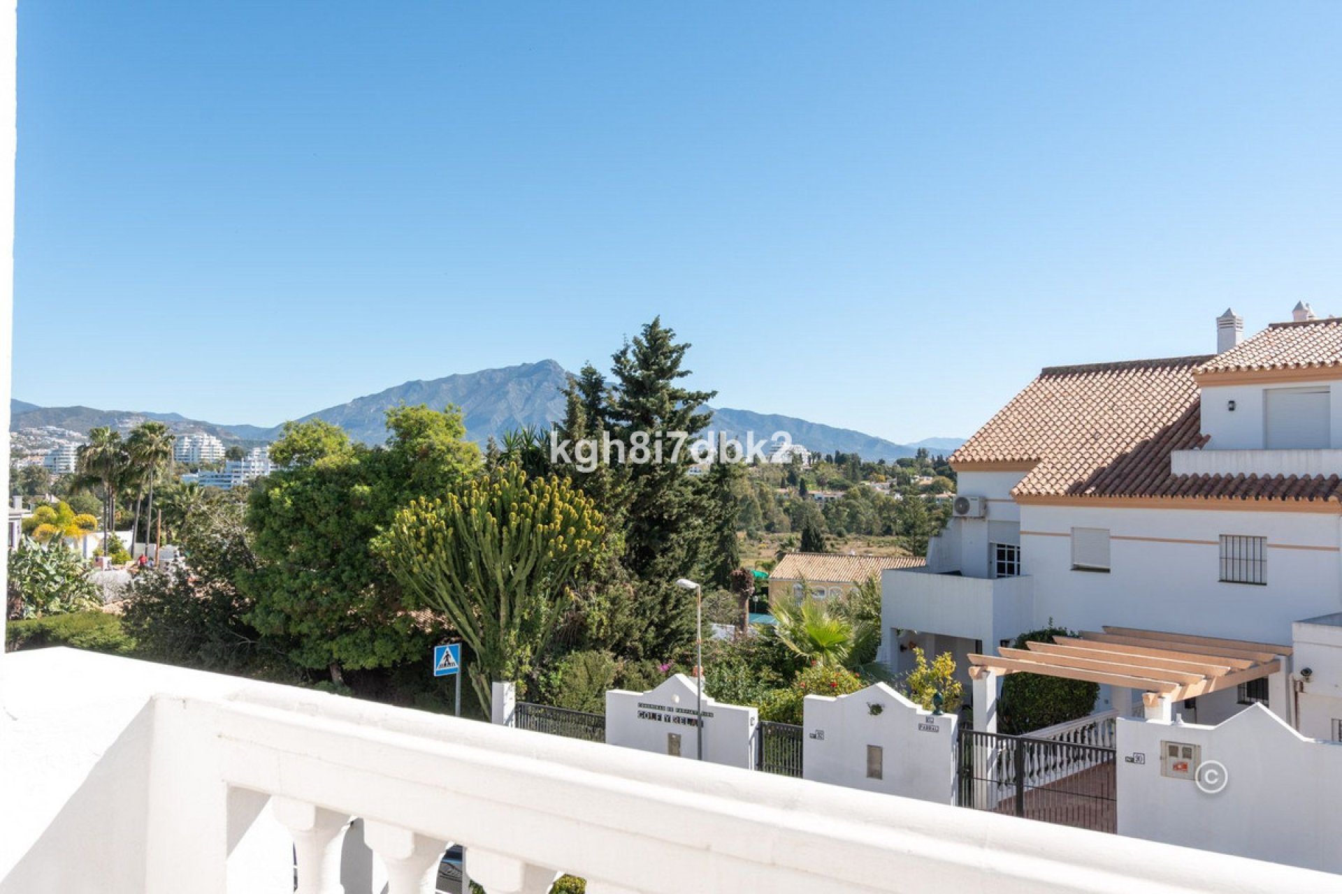 Resale - House - Detached Villa - Estepona - Estepona Centro