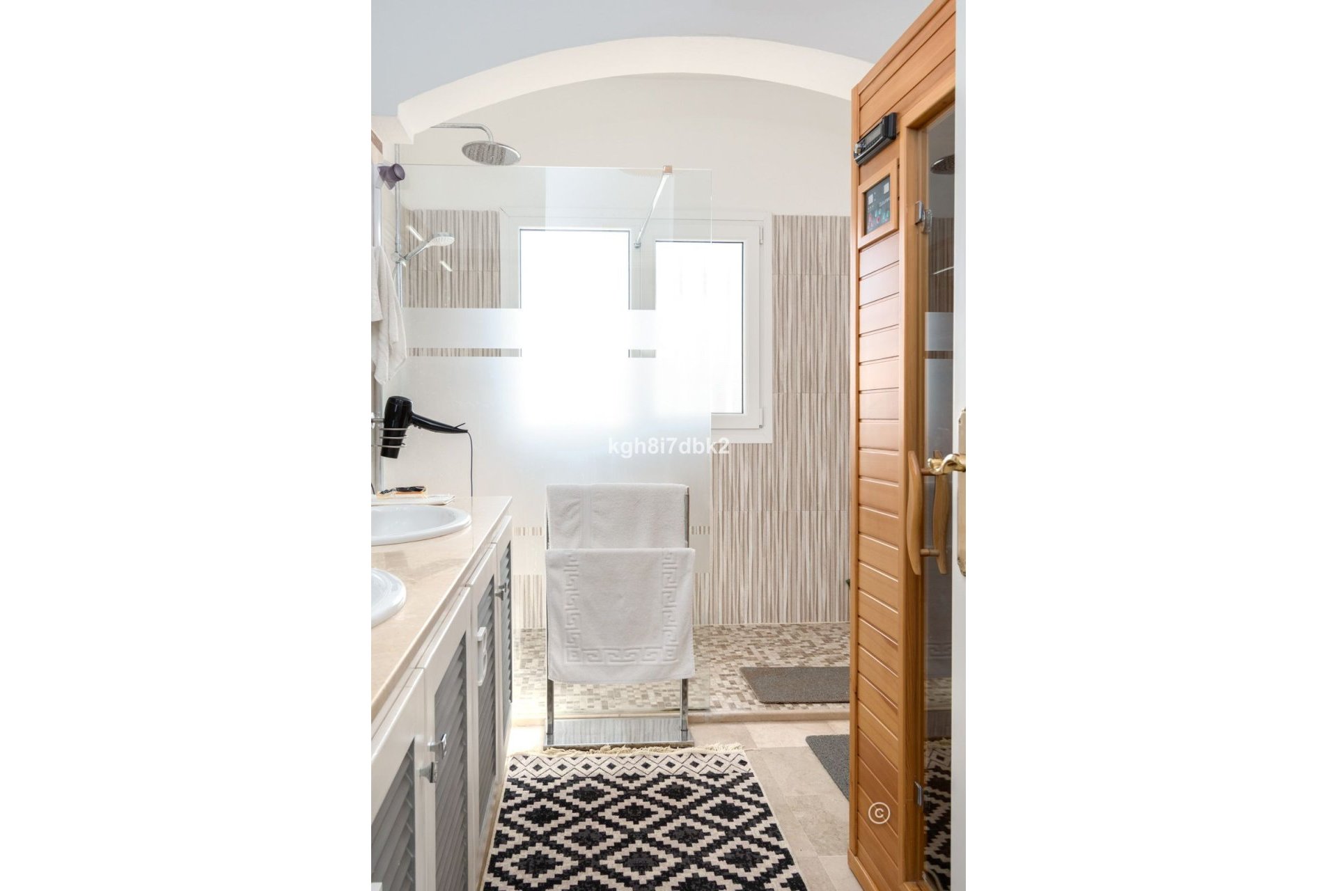 Resale - House - Detached Villa - Estepona - Estepona Centro