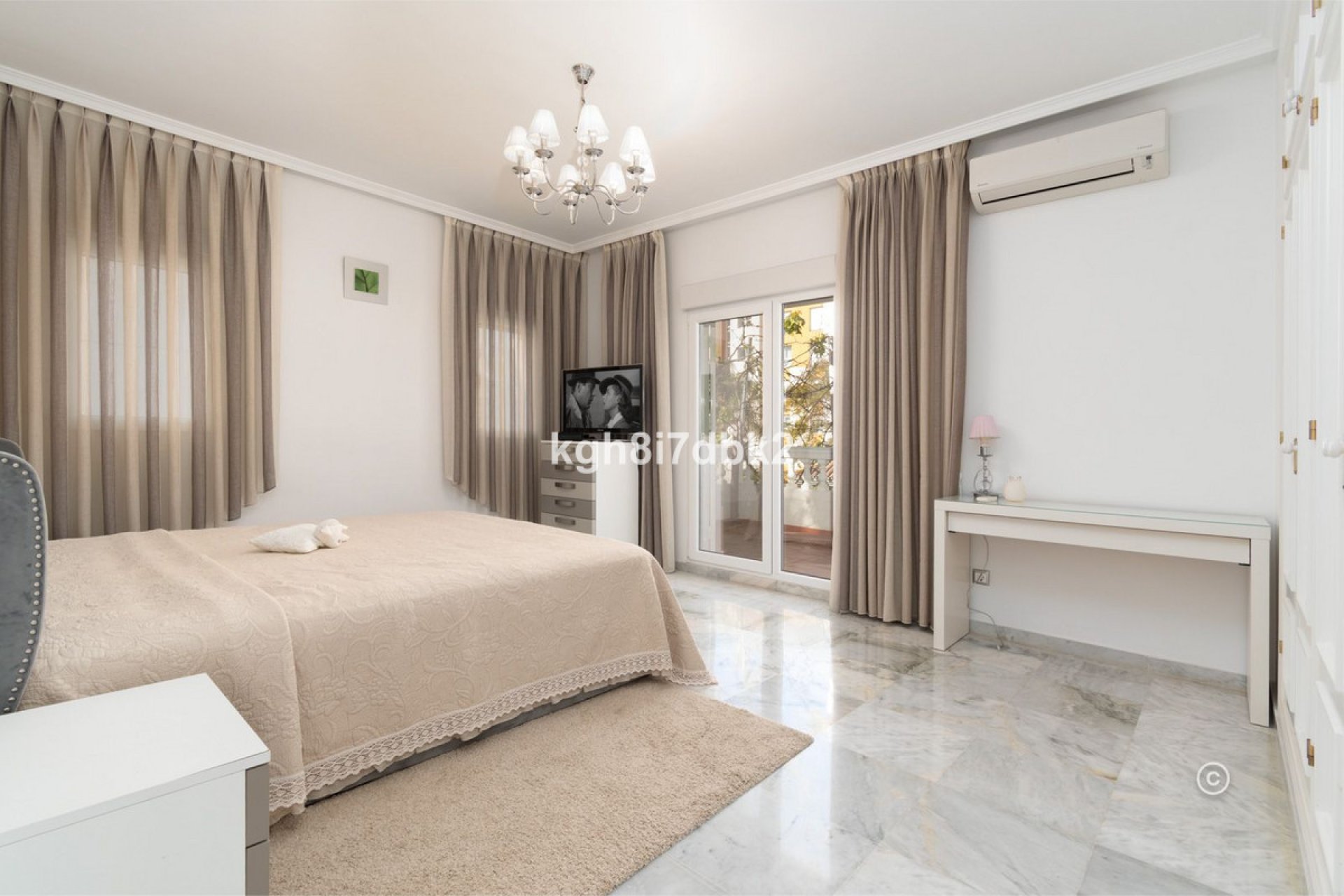 Resale - House - Detached Villa - Estepona - Estepona Centro