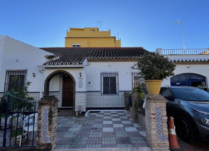 Resale - House - Detached Villa - Estepona - Estepona Centro