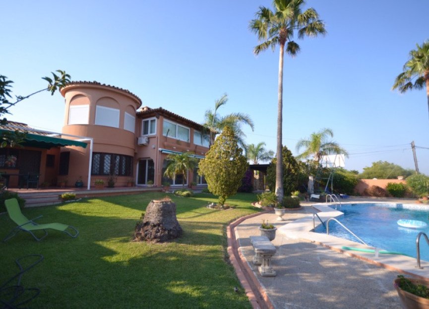 Resale - House - Detached Villa - Estepona - Estepona Centro