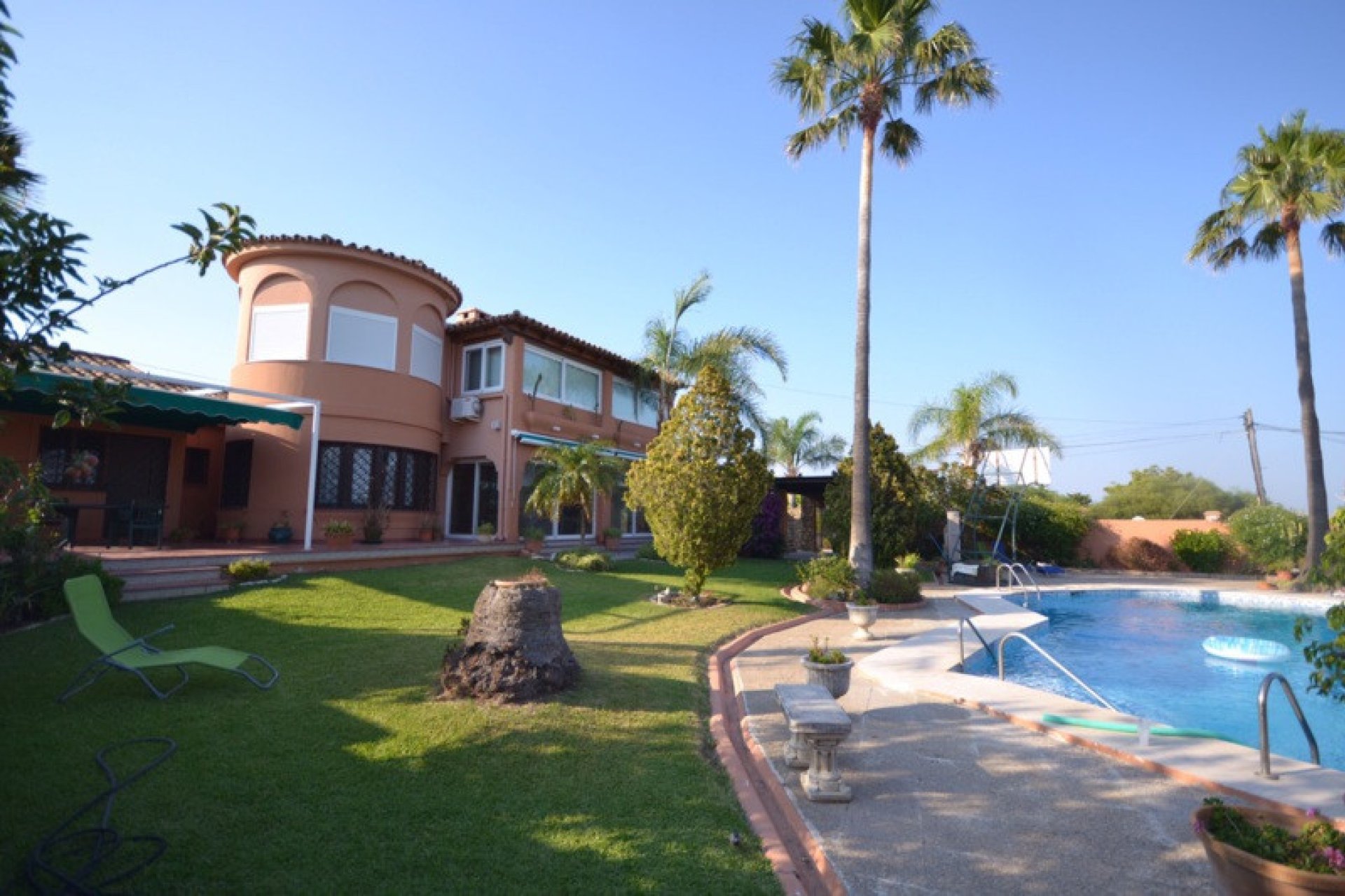 Resale - House - Detached Villa - Estepona - Estepona Centro