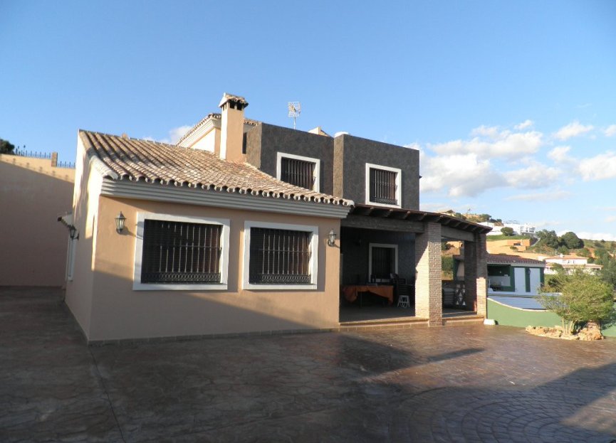 Resale - House - Detached Villa - Estepona - Estepona Centro