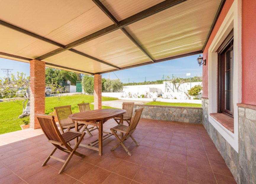 Resale - House - Detached Villa - Estepona - Estepona Centro