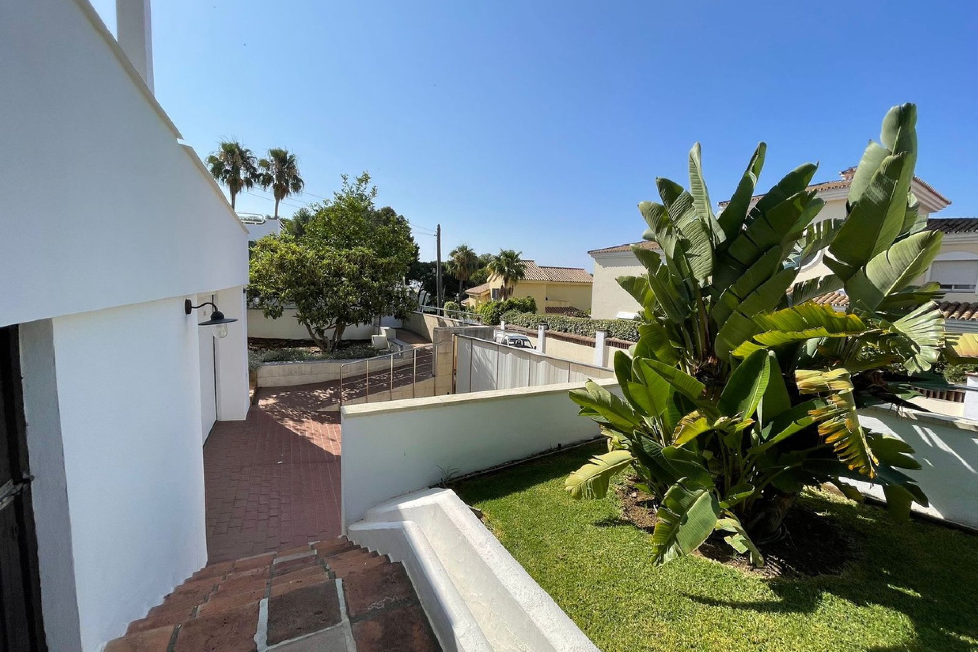 Resale - House - Detached Villa - Estepona - Estepona Centro
