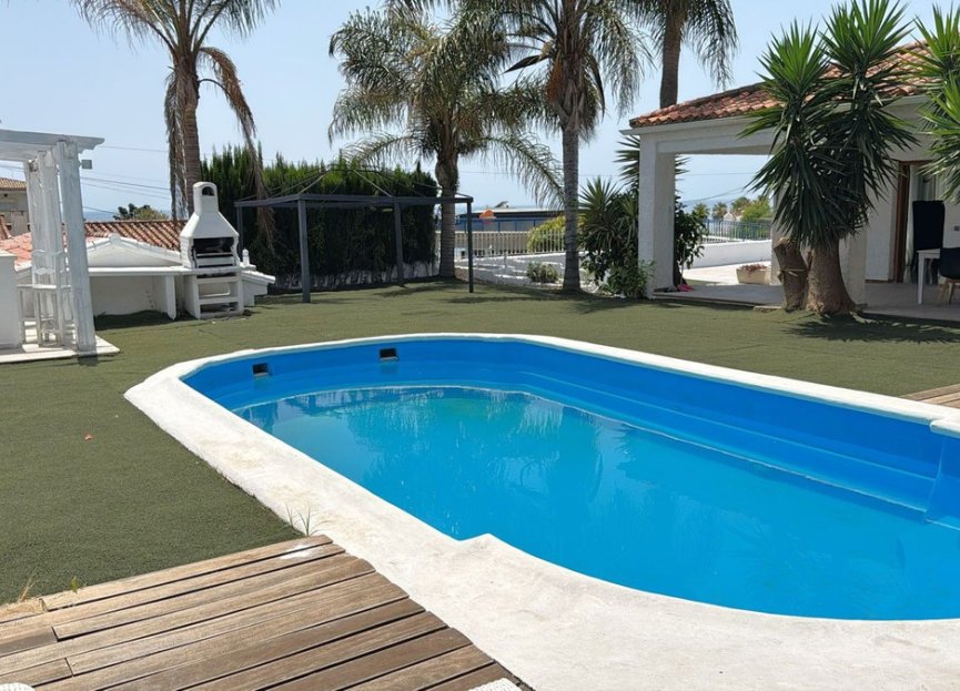 Resale - House - Detached Villa - Estepona - Estepona Centro