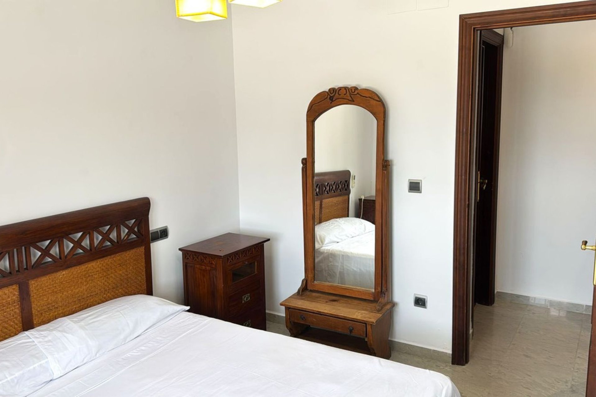 Resale - House - Detached Villa - Estepona - Estepona Centro