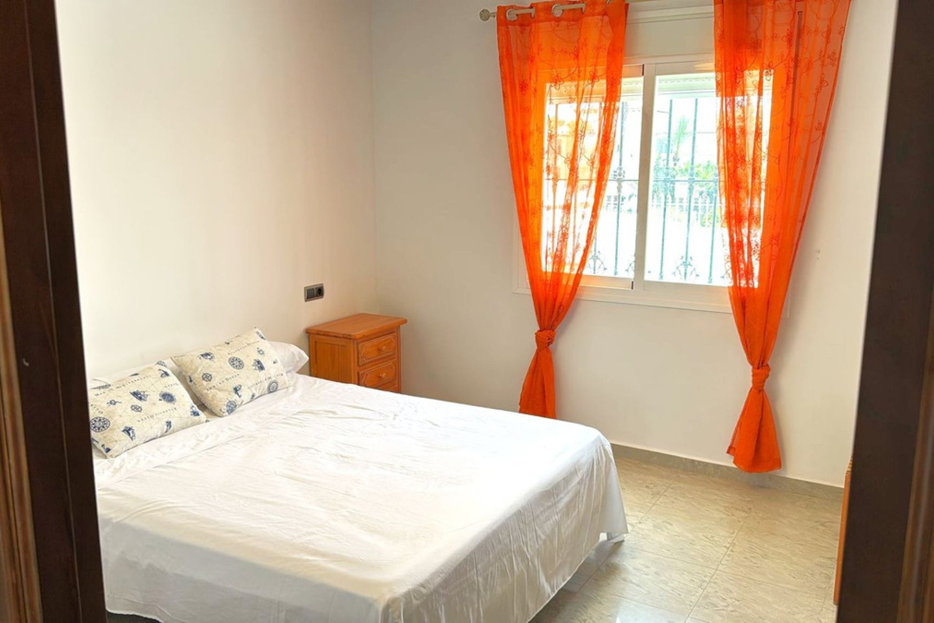 Resale - House - Detached Villa - Estepona - Estepona Centro