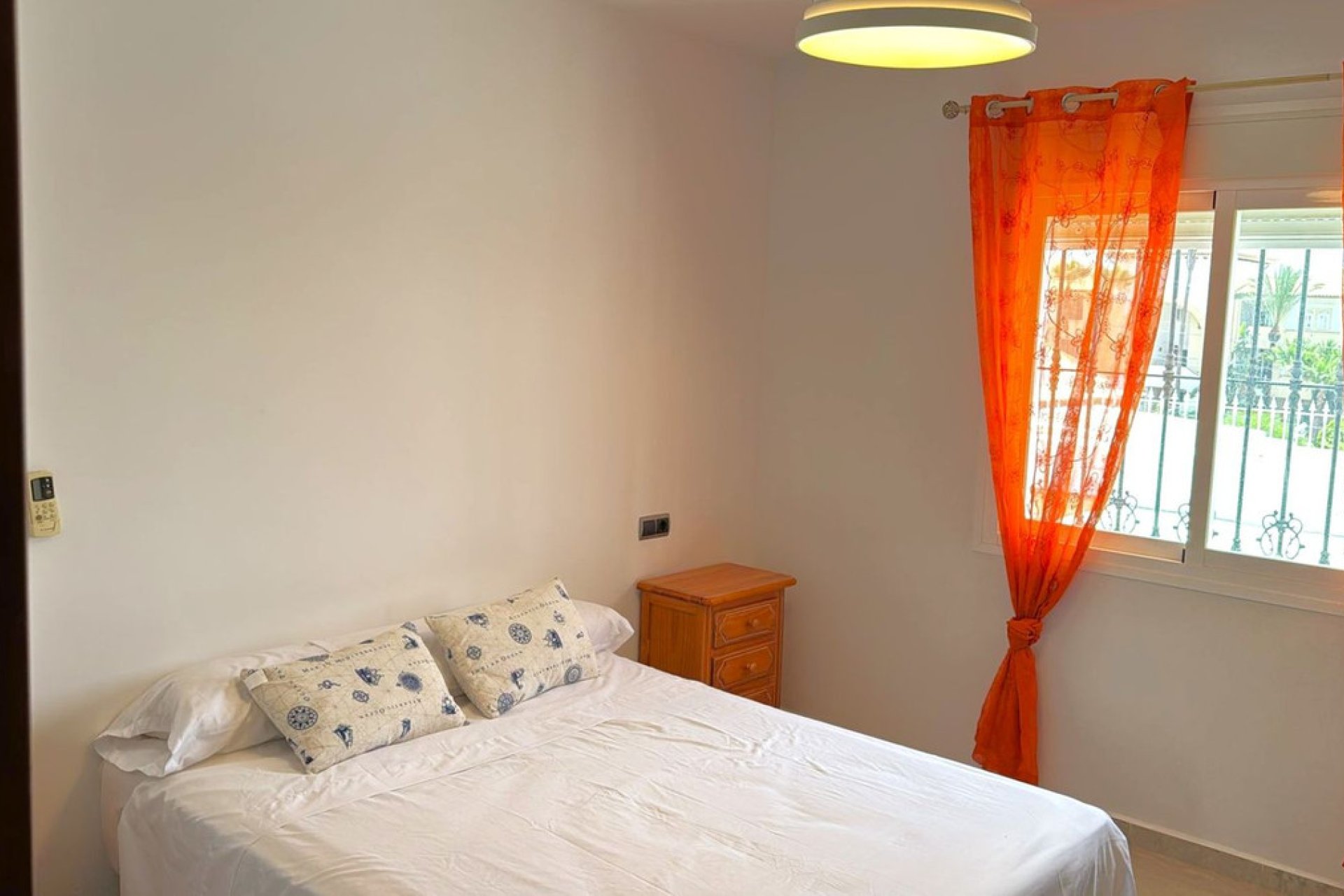 Resale - House - Detached Villa - Estepona - Estepona Centro