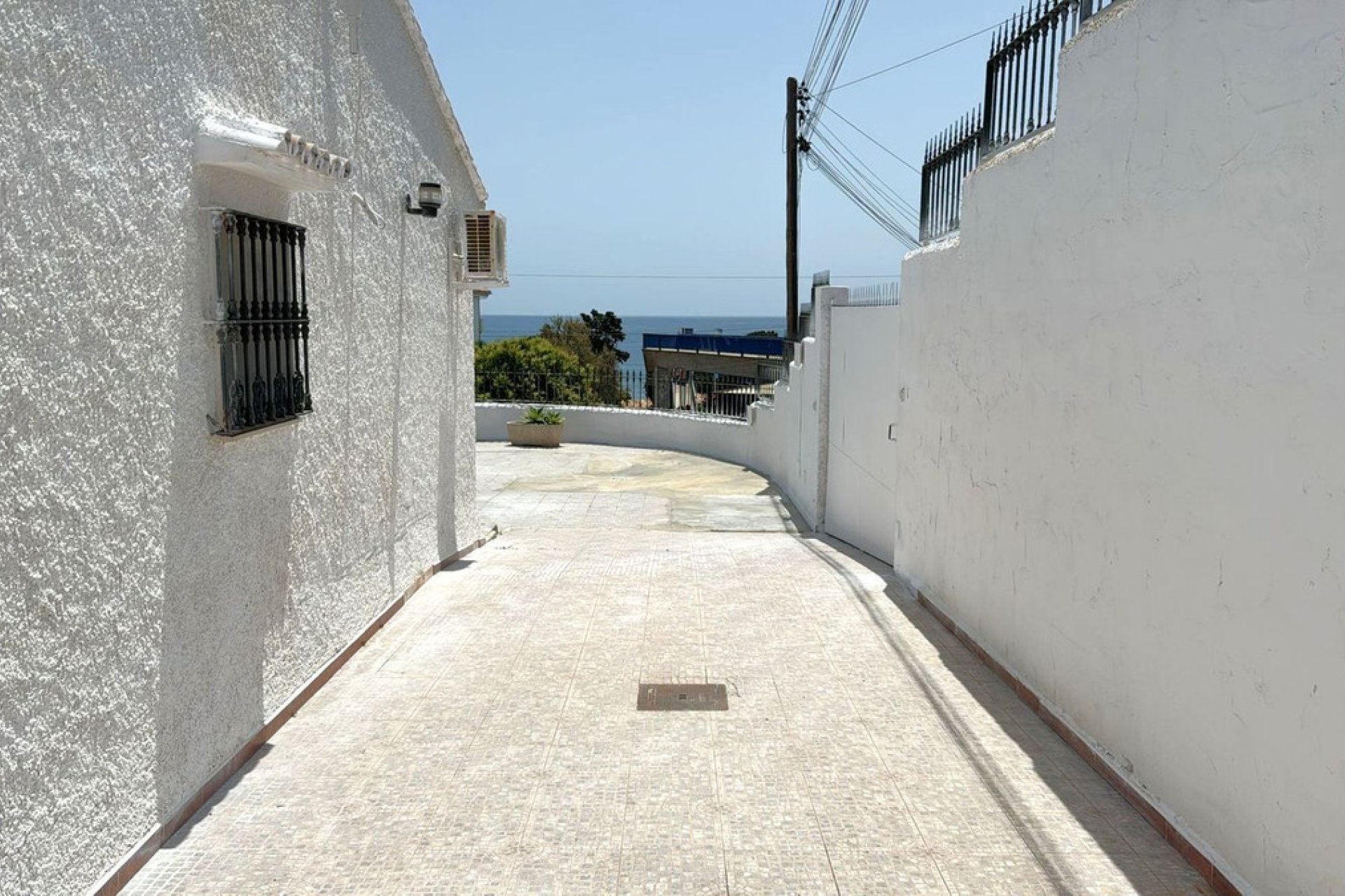 Resale - House - Detached Villa - Estepona - Estepona Centro