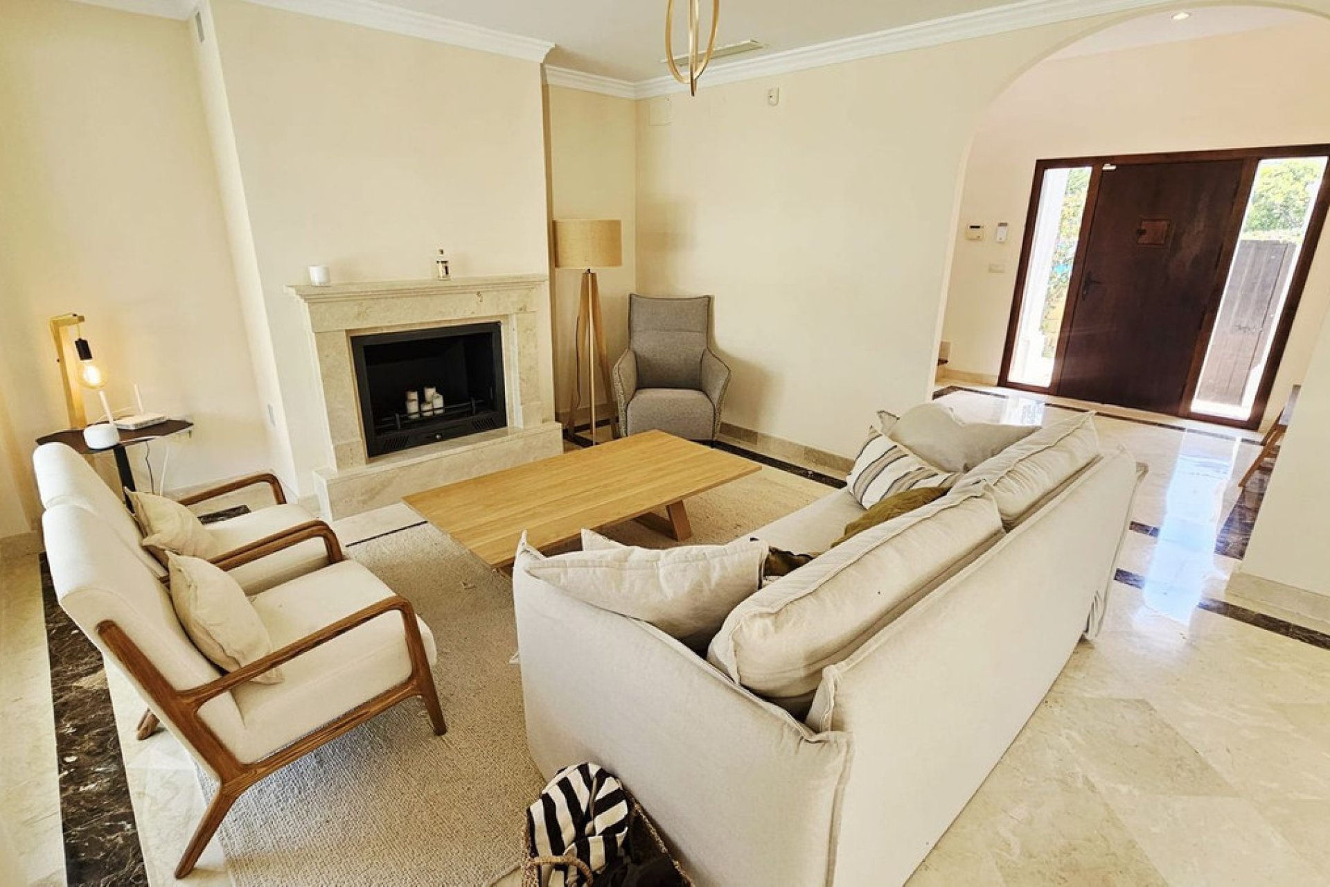 Resale - House - Detached Villa - Estepona - Estepona Centro