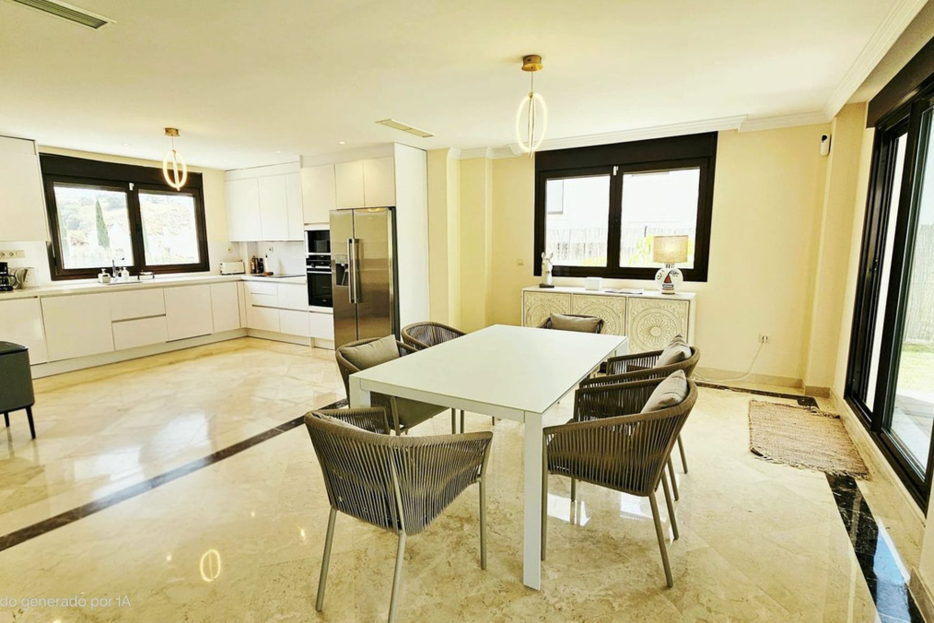 Resale - House - Detached Villa - Estepona - Estepona Centro