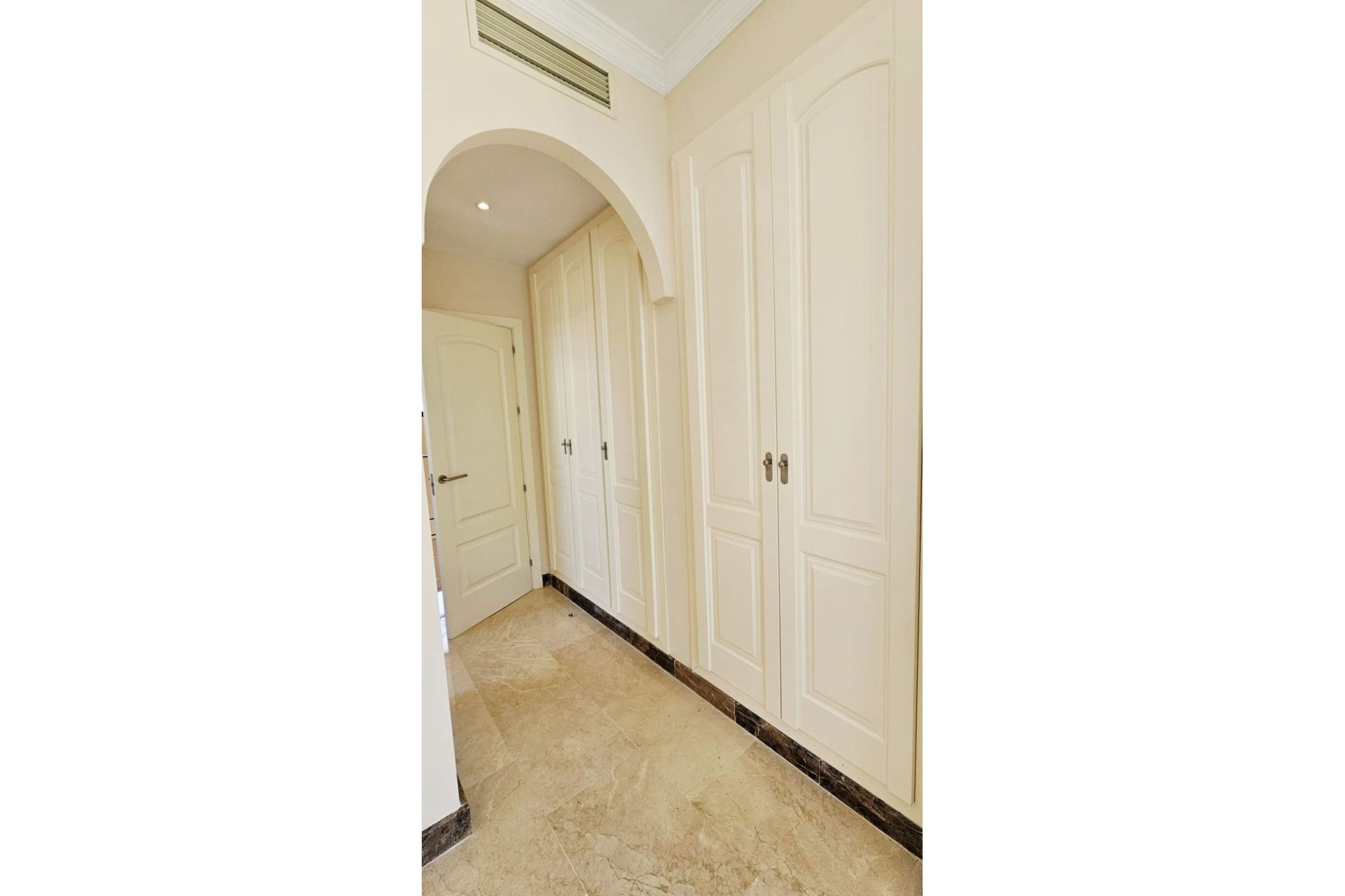 Resale - House - Detached Villa - Estepona - Estepona Centro