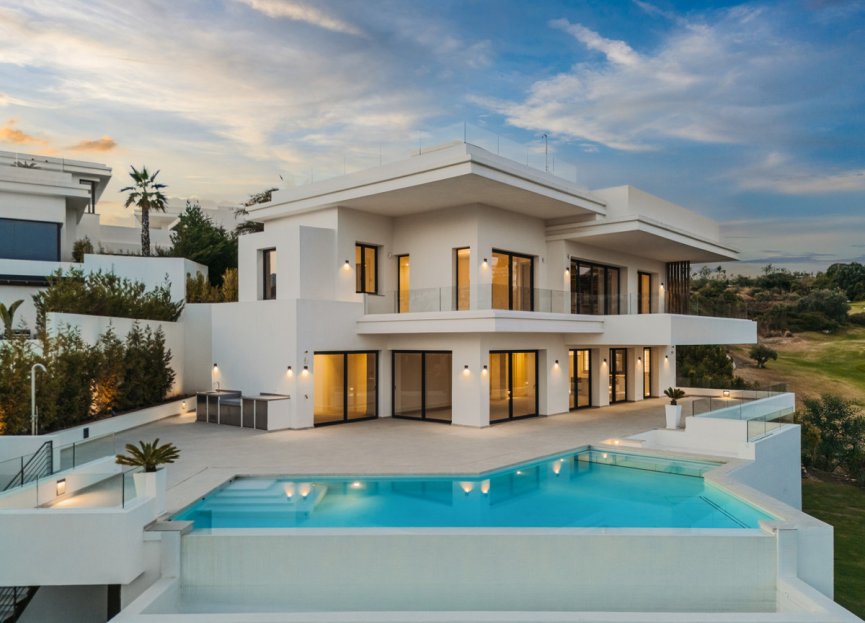 Resale - House - Detached Villa - Estepona - Estepona Centro