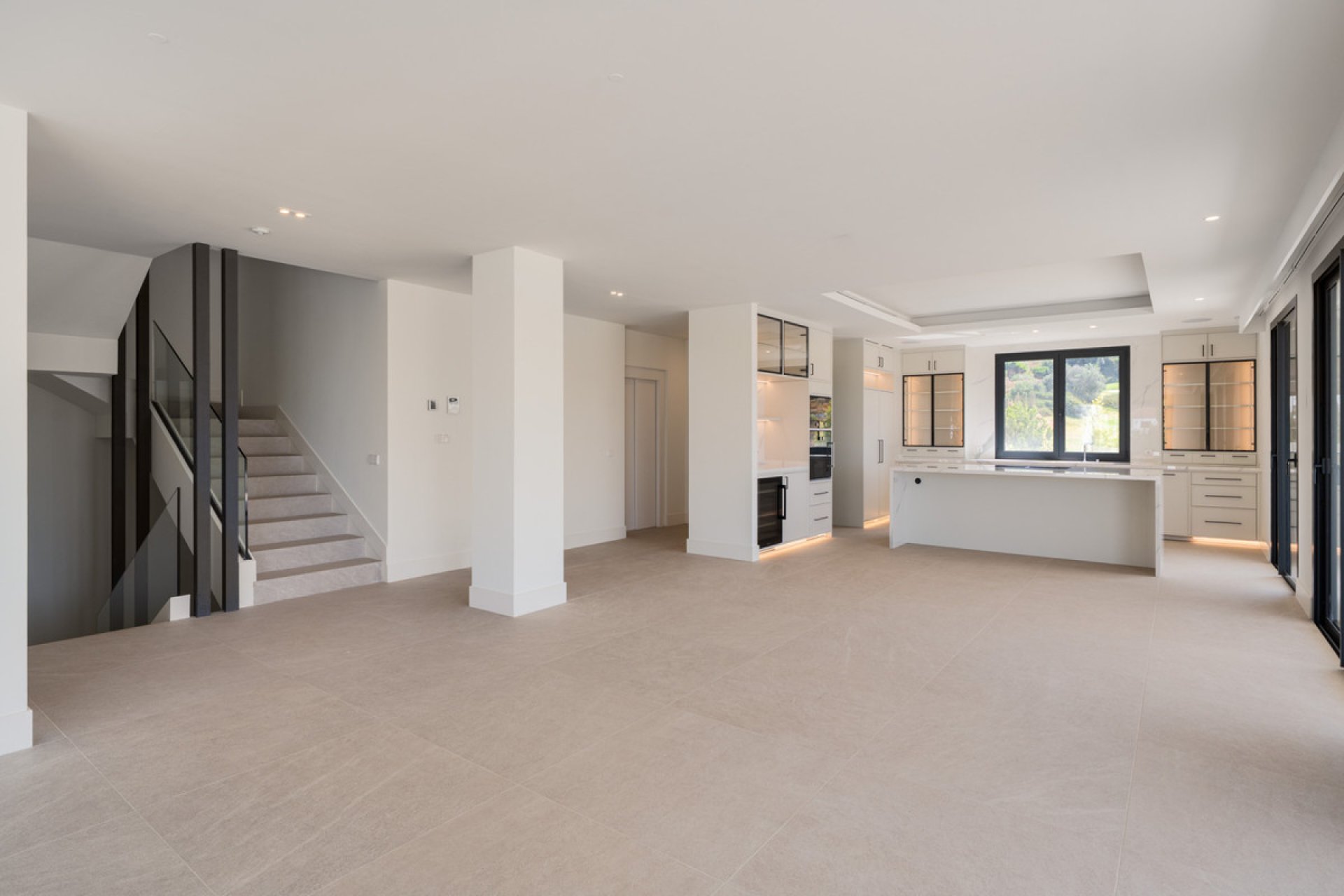 Resale - House - Detached Villa - Estepona - Estepona Centro