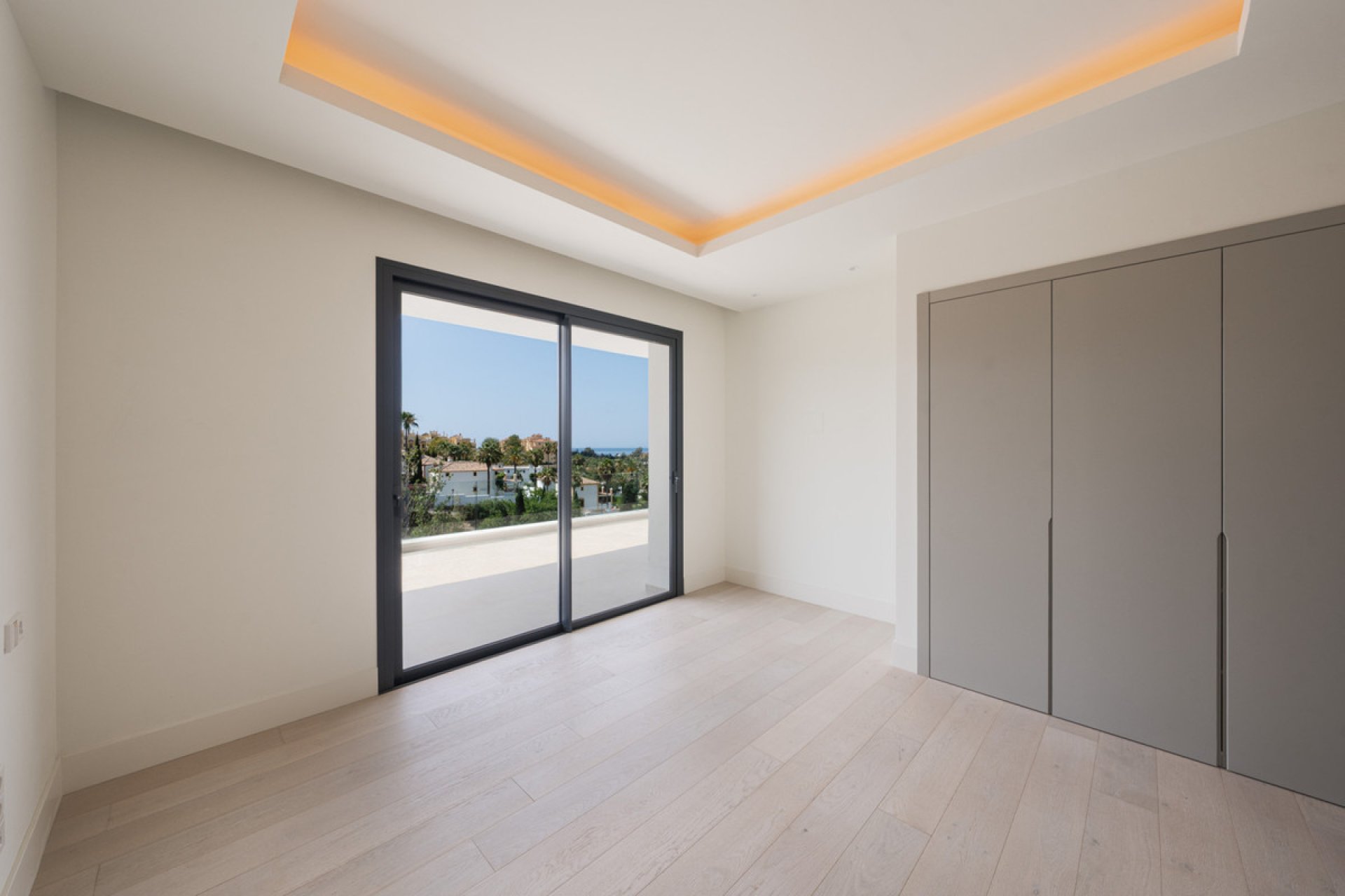 Resale - House - Detached Villa - Estepona - Estepona Centro