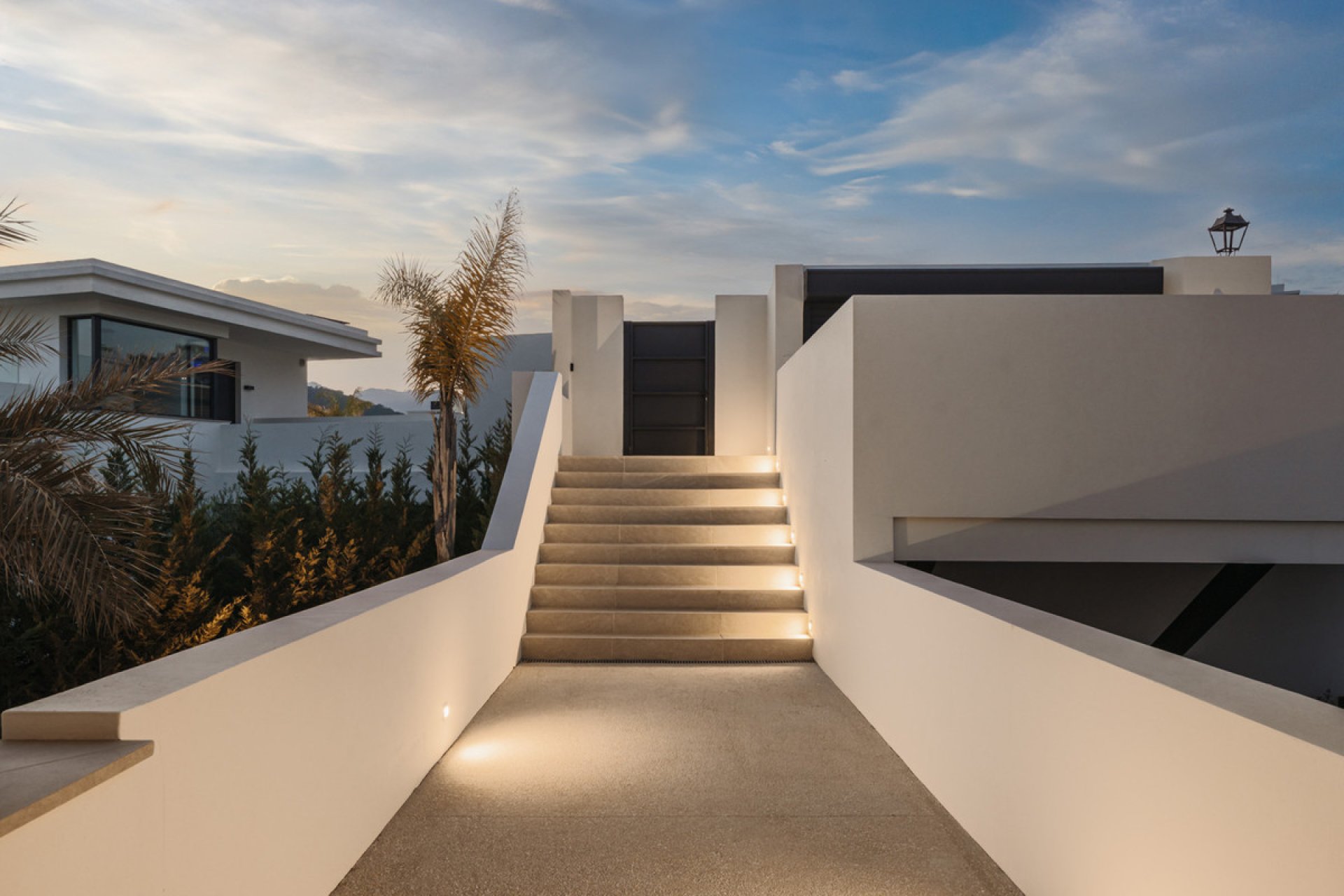 Resale - House - Detached Villa - Estepona - Estepona Centro