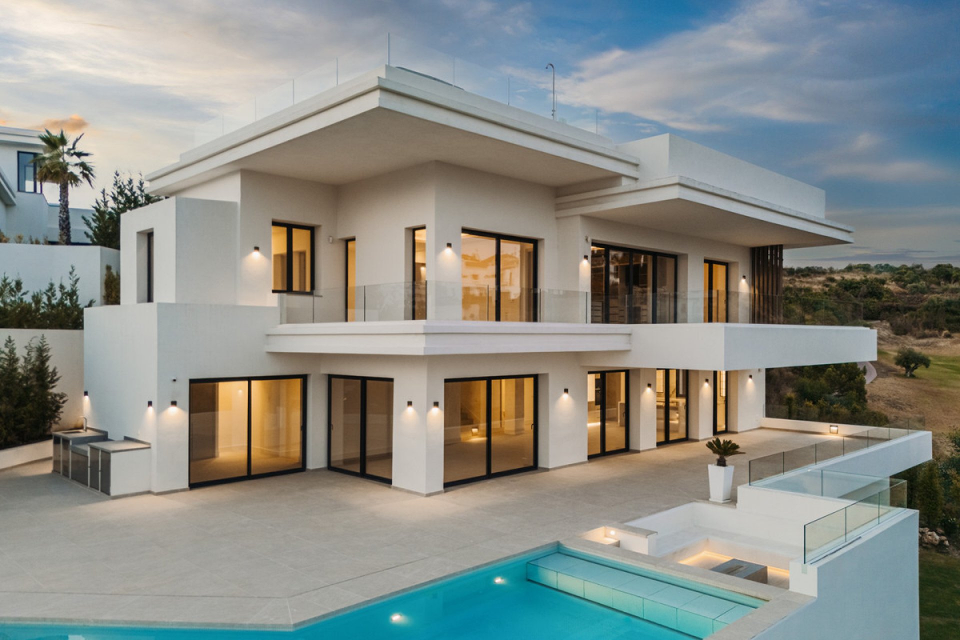 Resale - House - Detached Villa - Estepona - Estepona Centro